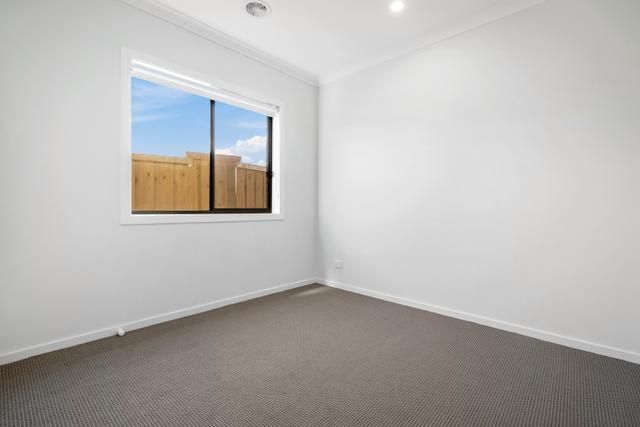 7 Midgard Road — photo 11 of 12