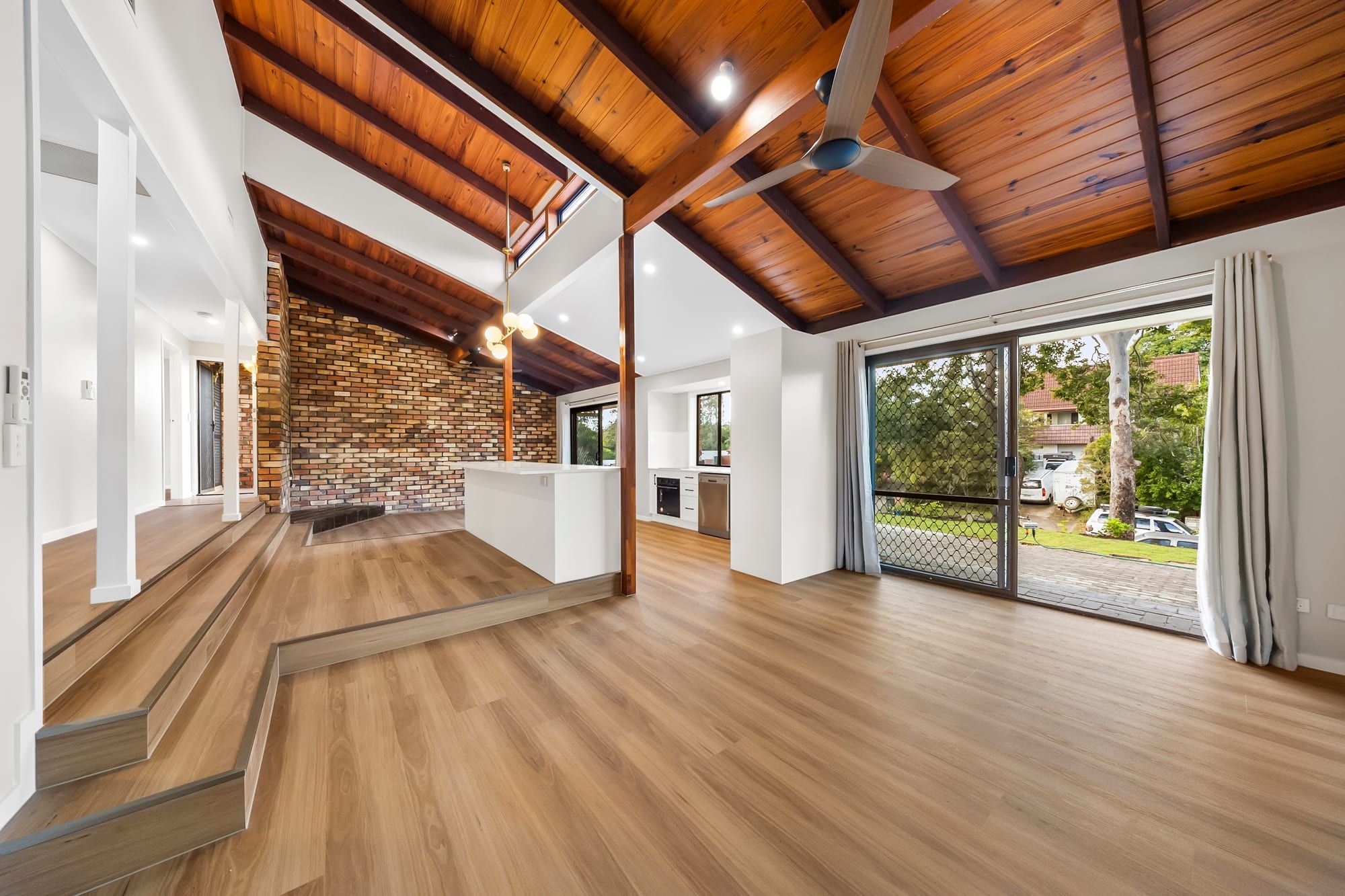 22 Mazzard Street, Bellbowrie, QLD 4070