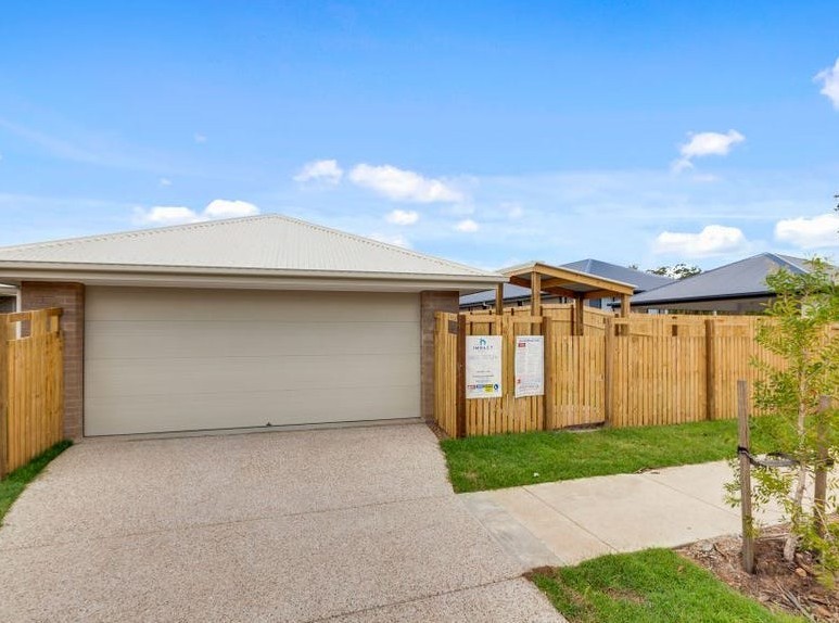 11 Tallowood Street, SPRING MOUNTAIN, QLD 4300