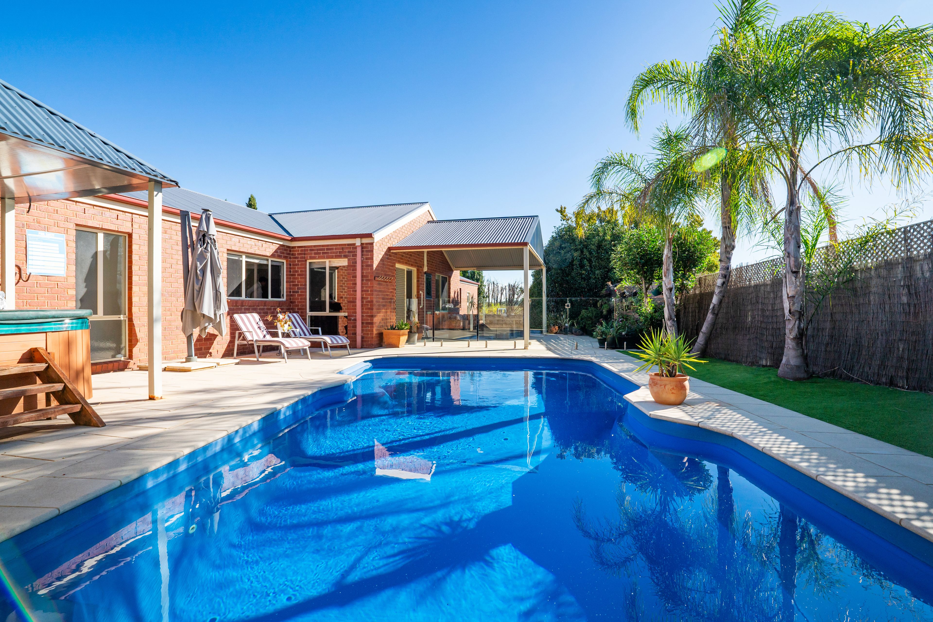 2 Devlin Court, Thurgoona NSW 2640