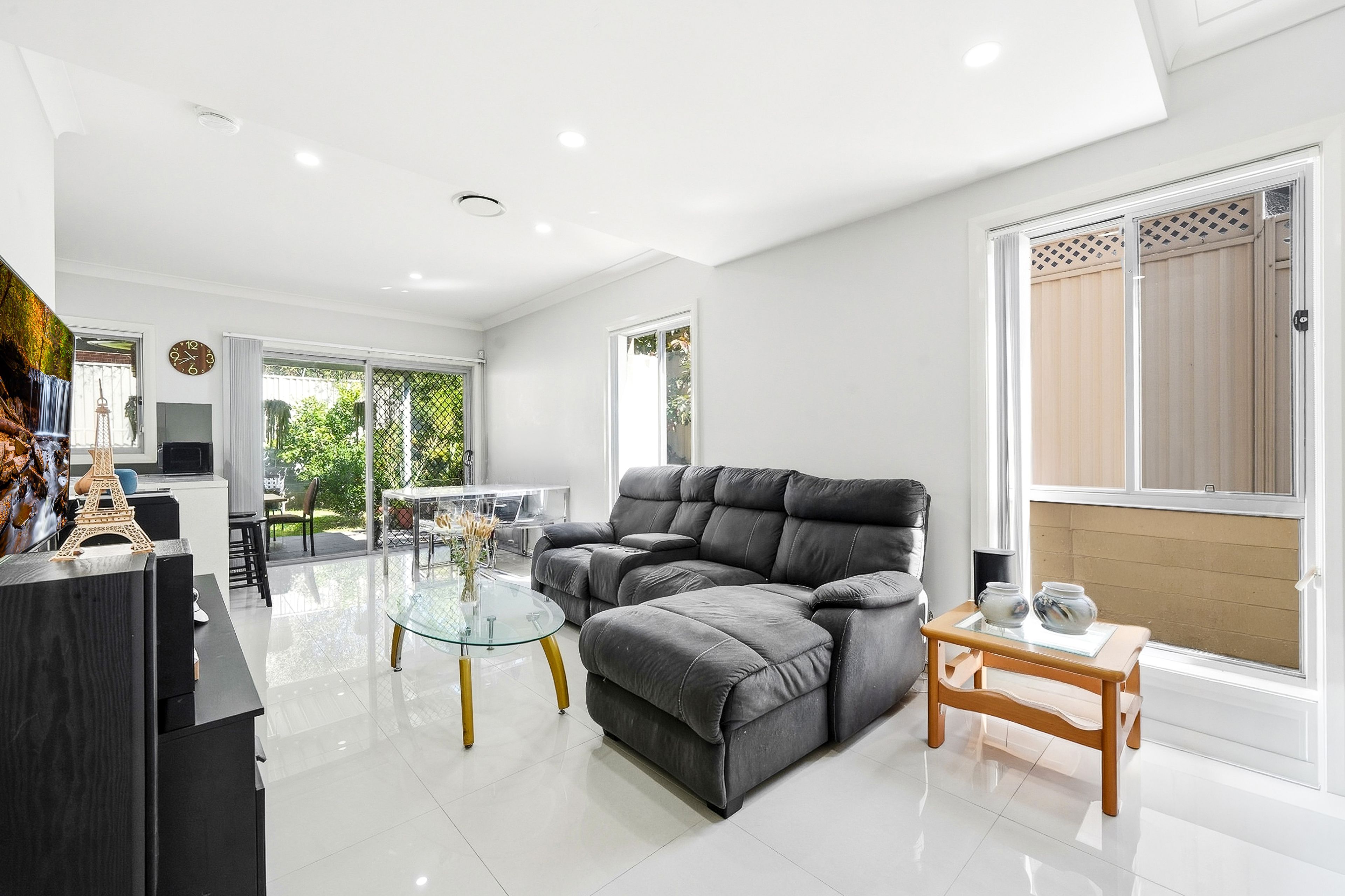 24A Adelaide Street — photo 3 of 17