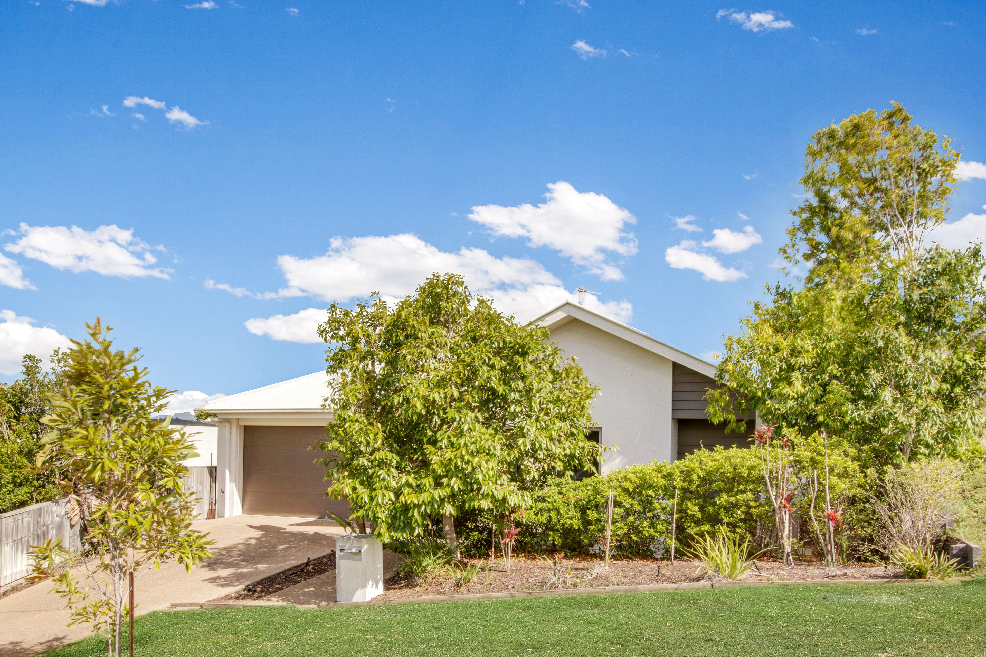 9 Namadgi Terrace, New Auckland QLD 4680