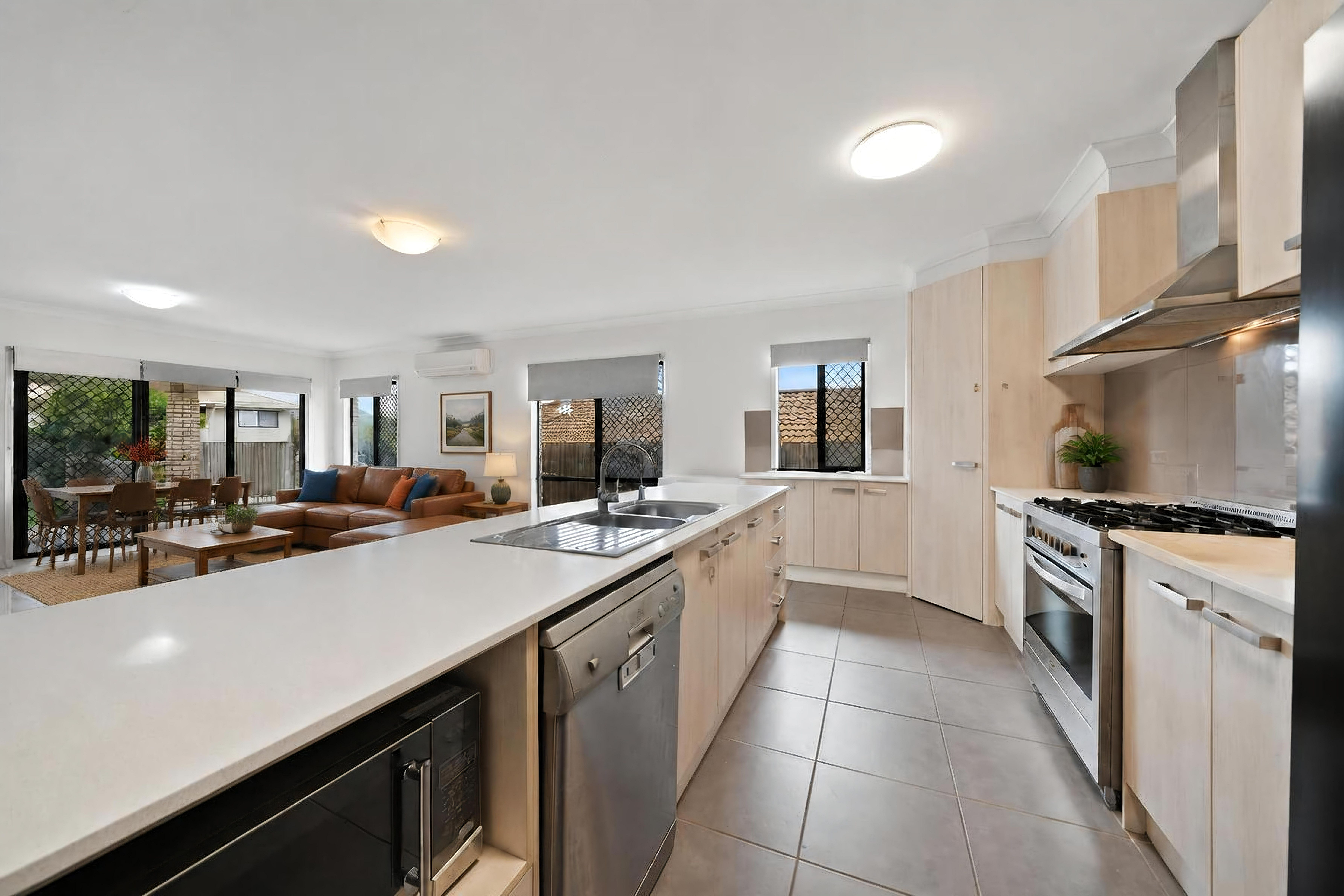 27 Ellenborough Avenue — photo 11 of 18