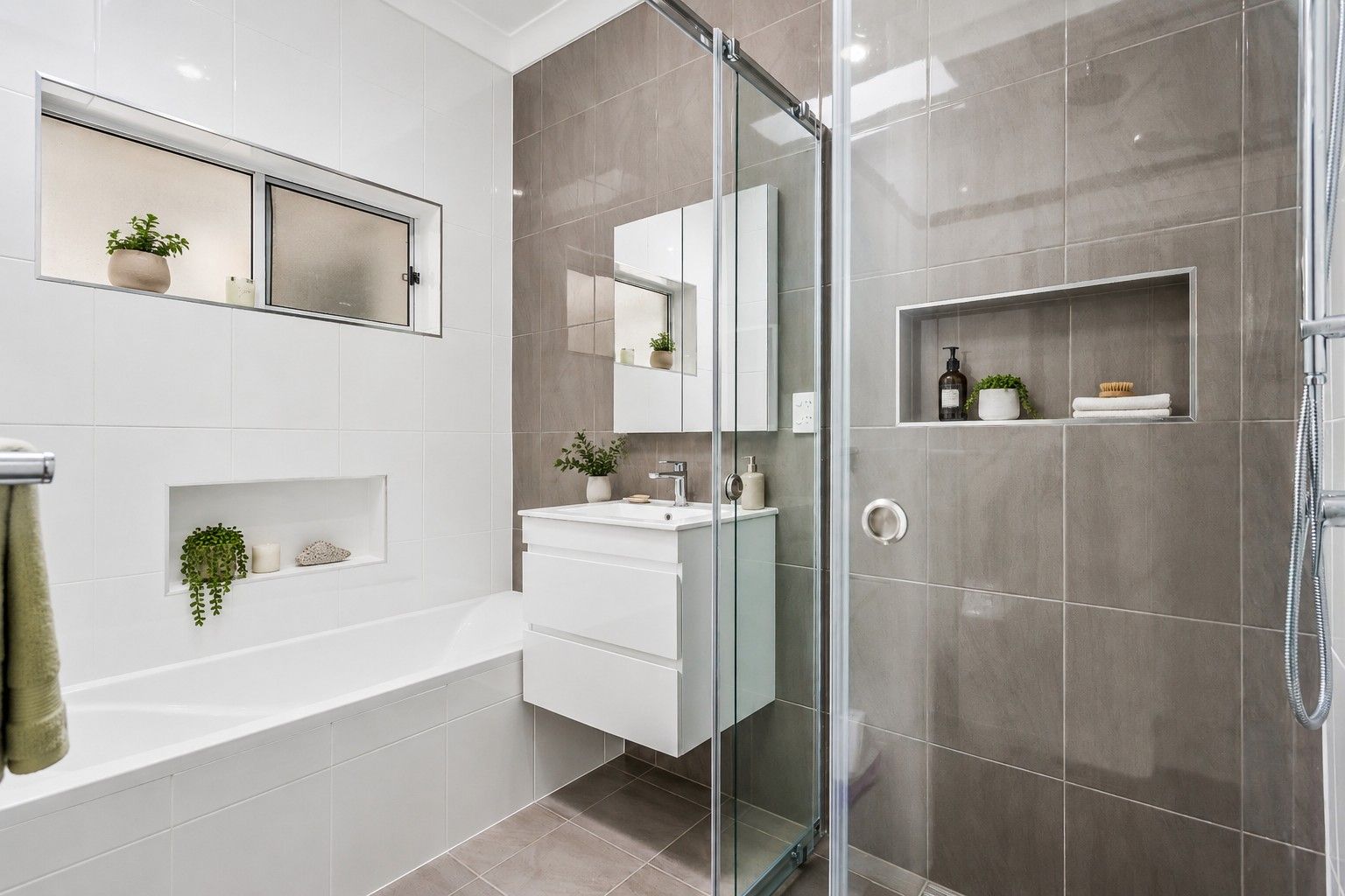 48 Wentworth Street — photo 9 of 16