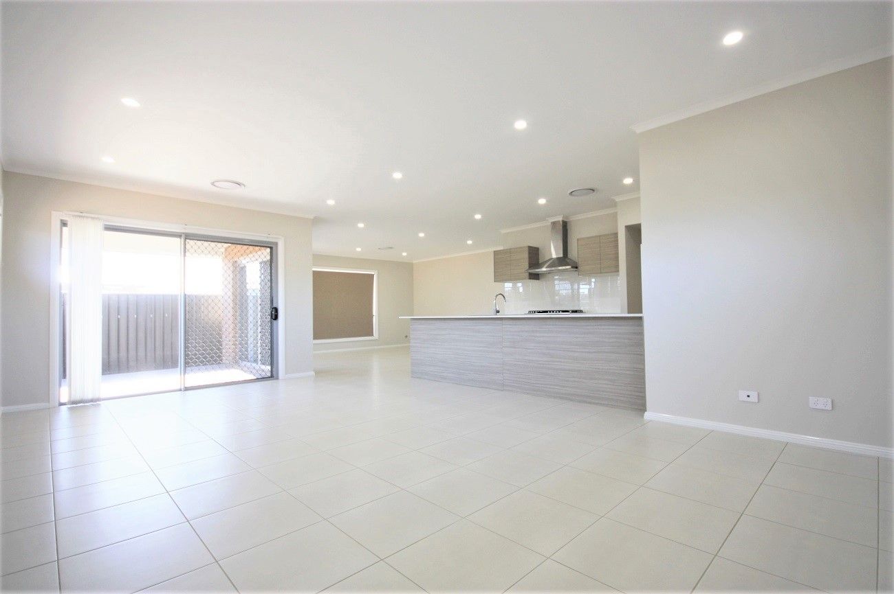 8 Gale Street, Oran Park, NSW 2570