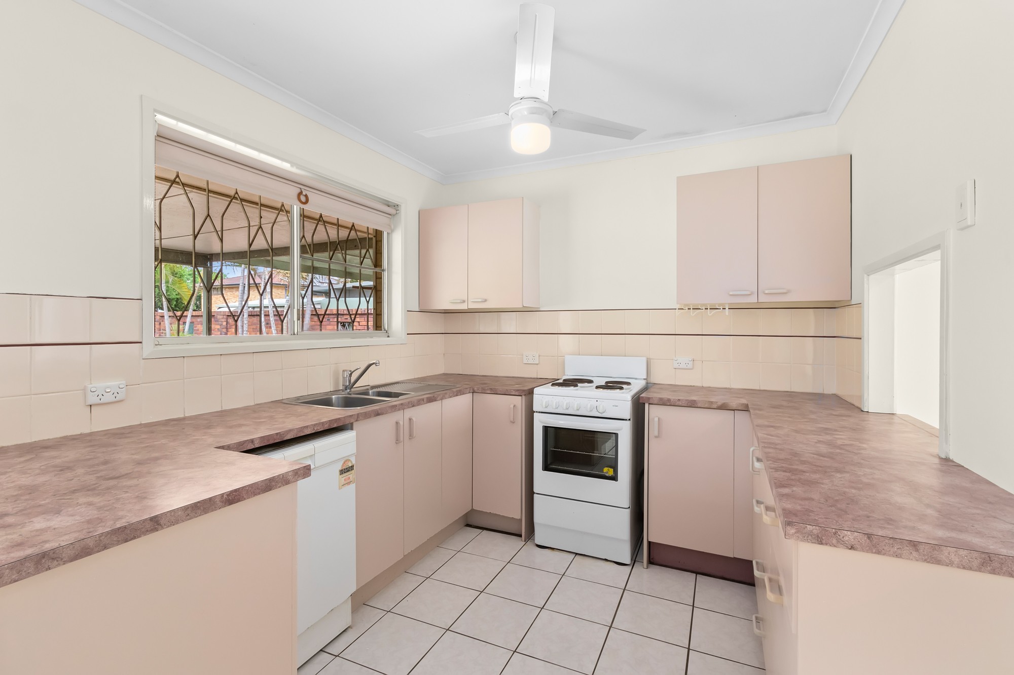 41 Meadowlands Road, Carindale, QLD 4152