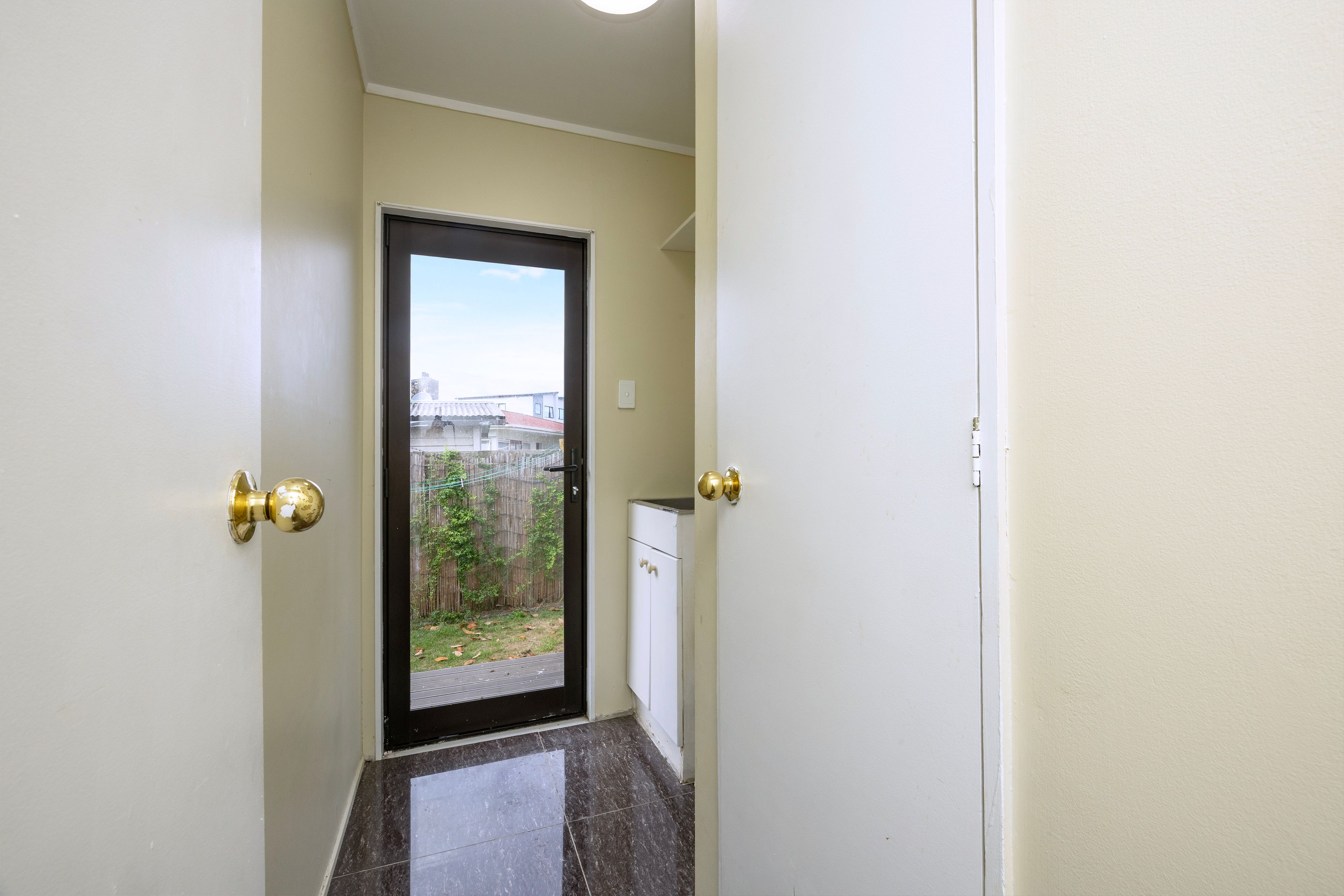 2/9 Cornwall Road, Mangere, Manukau City