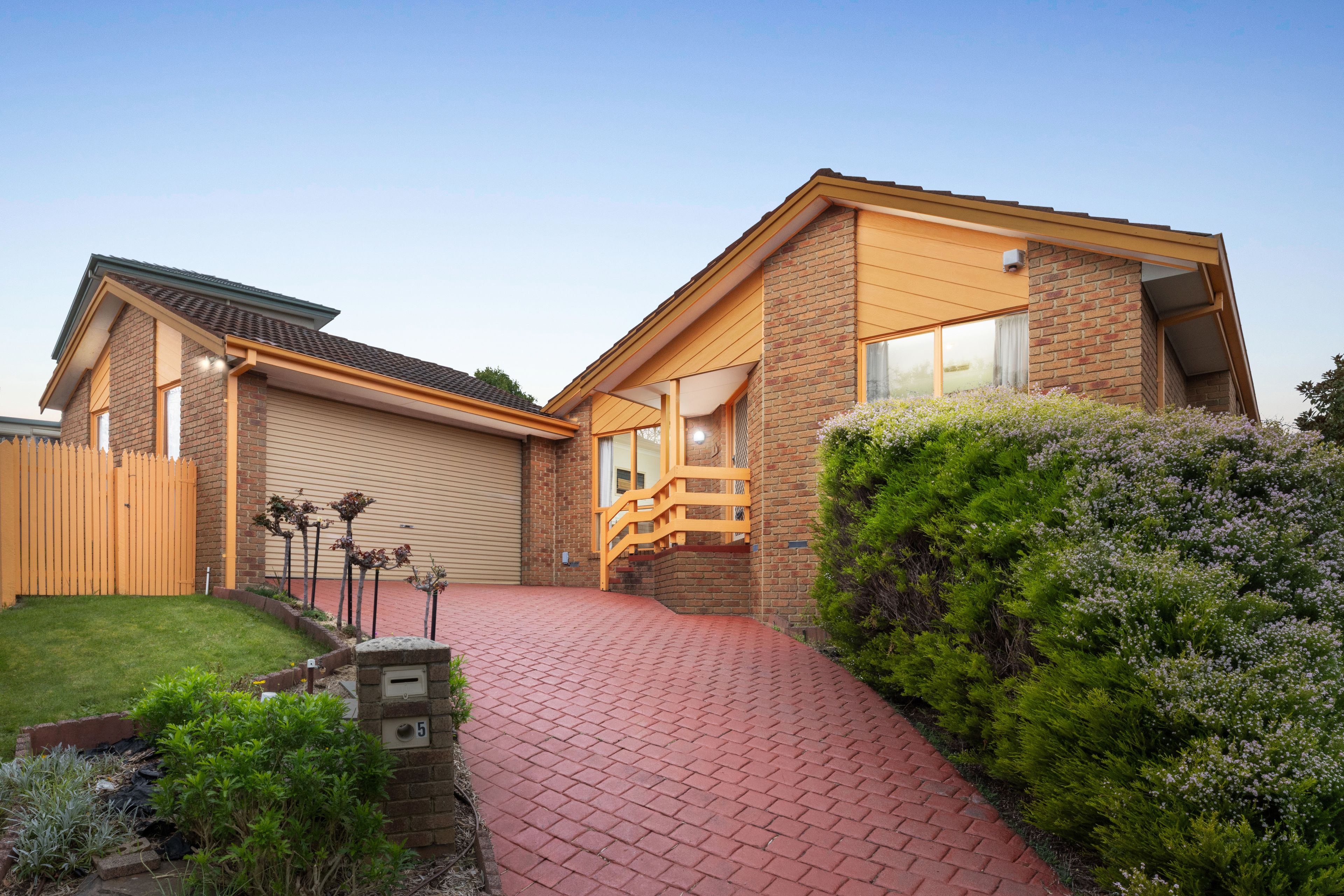5 Woodview Place — photo from Ray White Wantirna