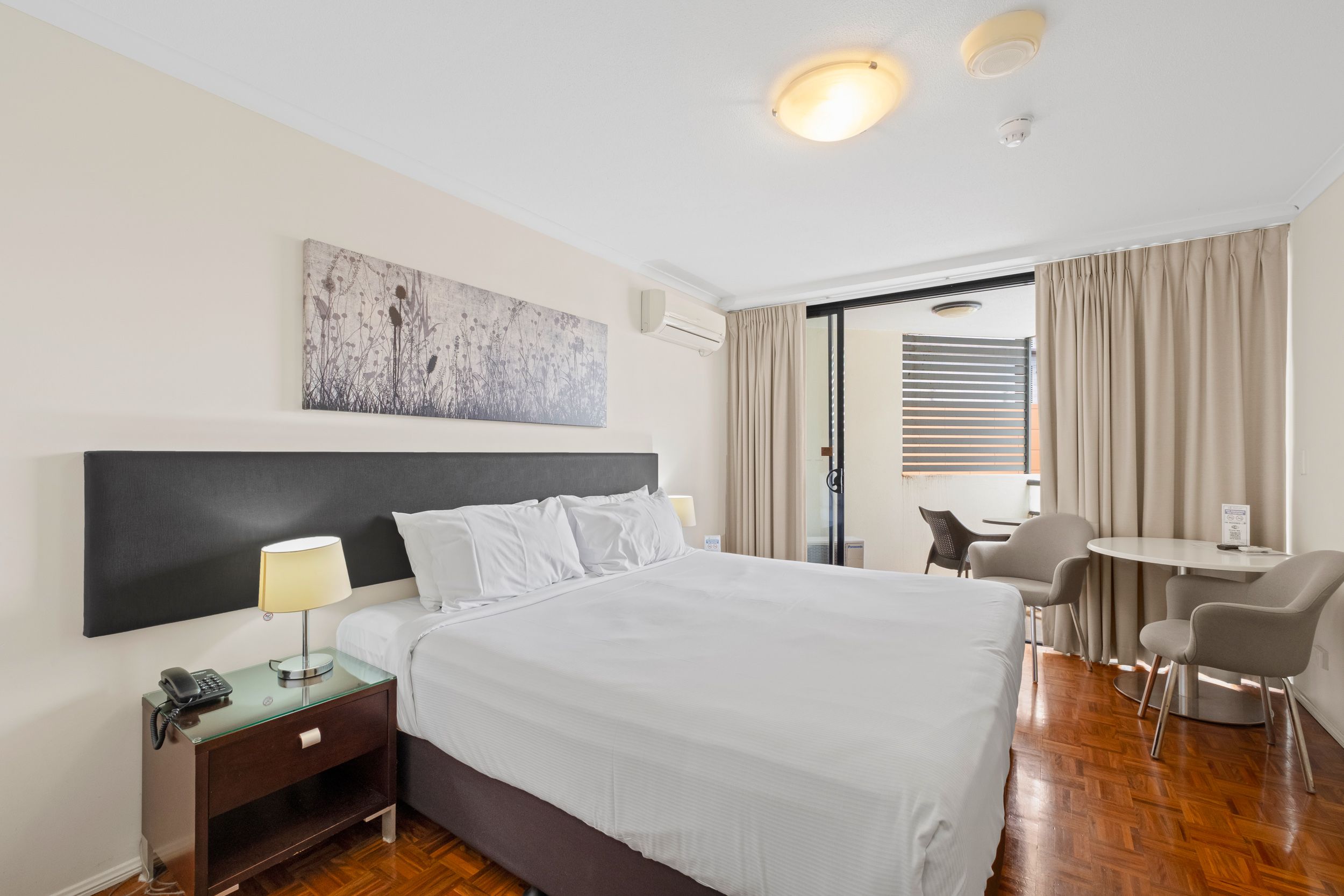 312 & 313/5 Edmondstone Street — photo 10 of 14