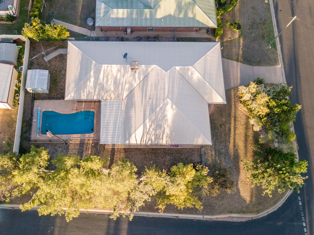 13 Crinum Crescent, Emerald, QLD 4720
