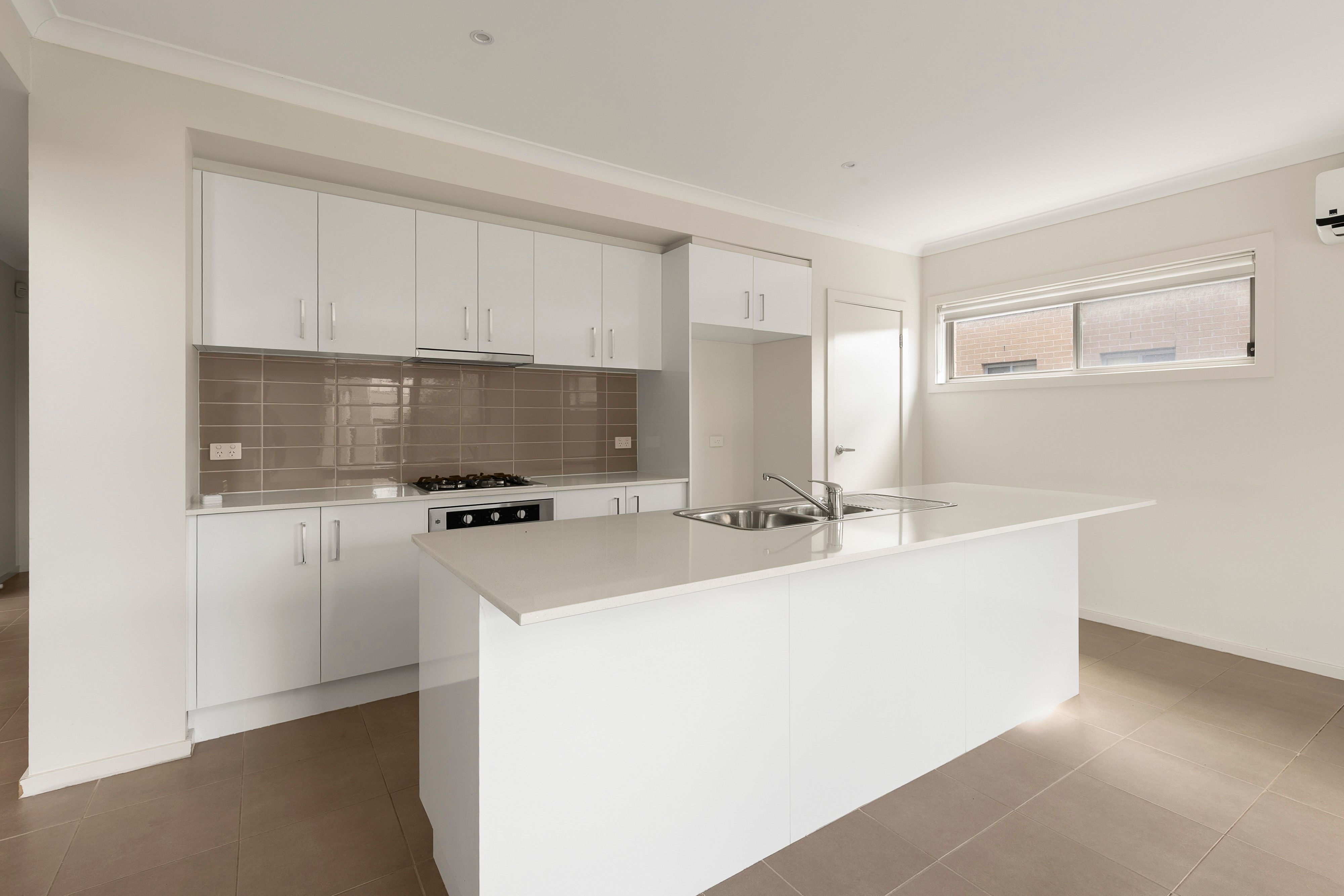 63 Lygon Drive — photo 5 of 21