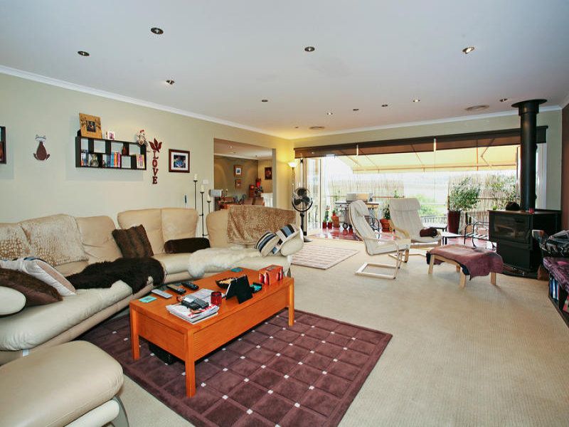 60 Parkwood Drive, Highton, VIC 3216