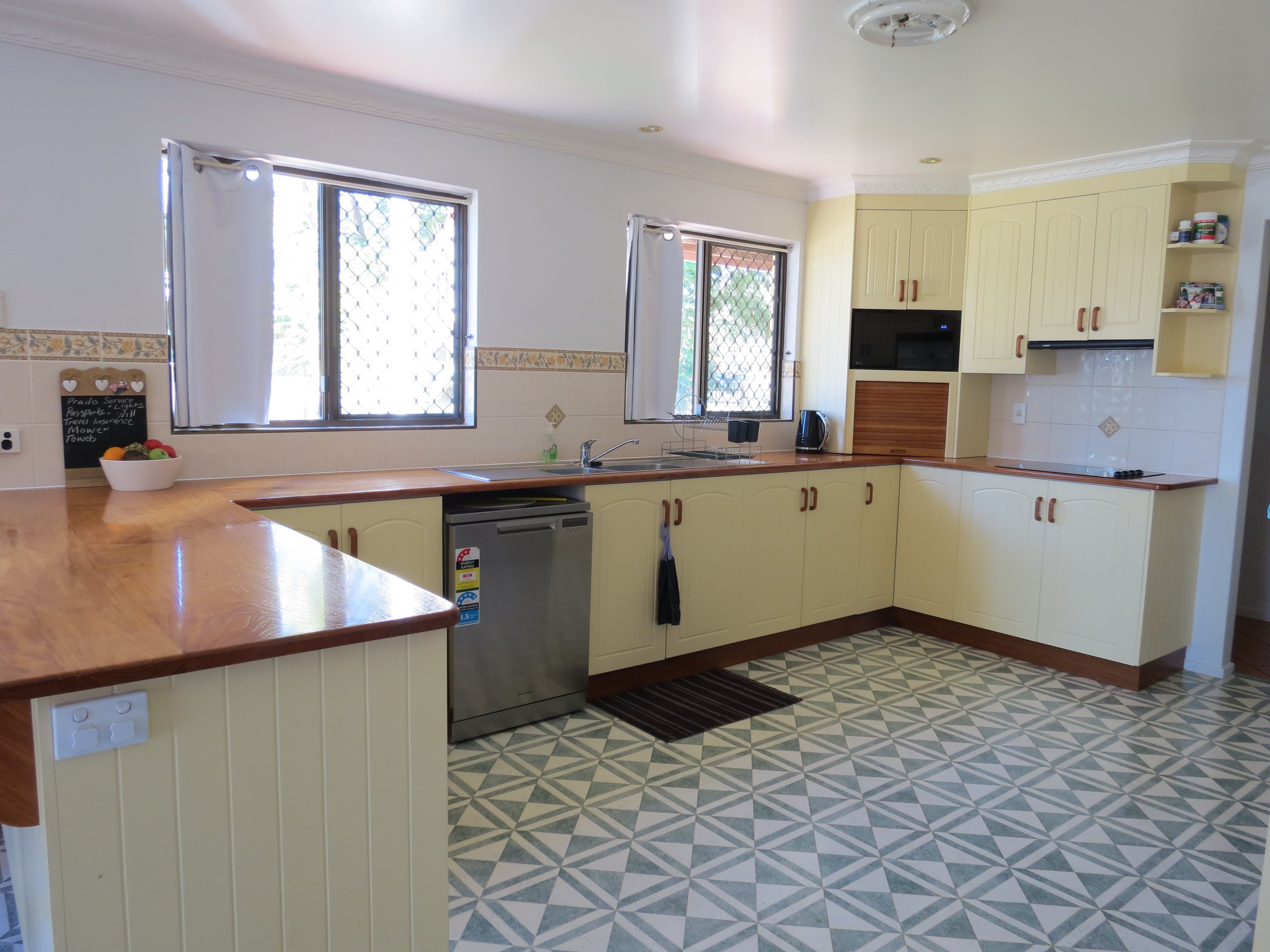 8 Martin Place, Emerald, QLD 4720