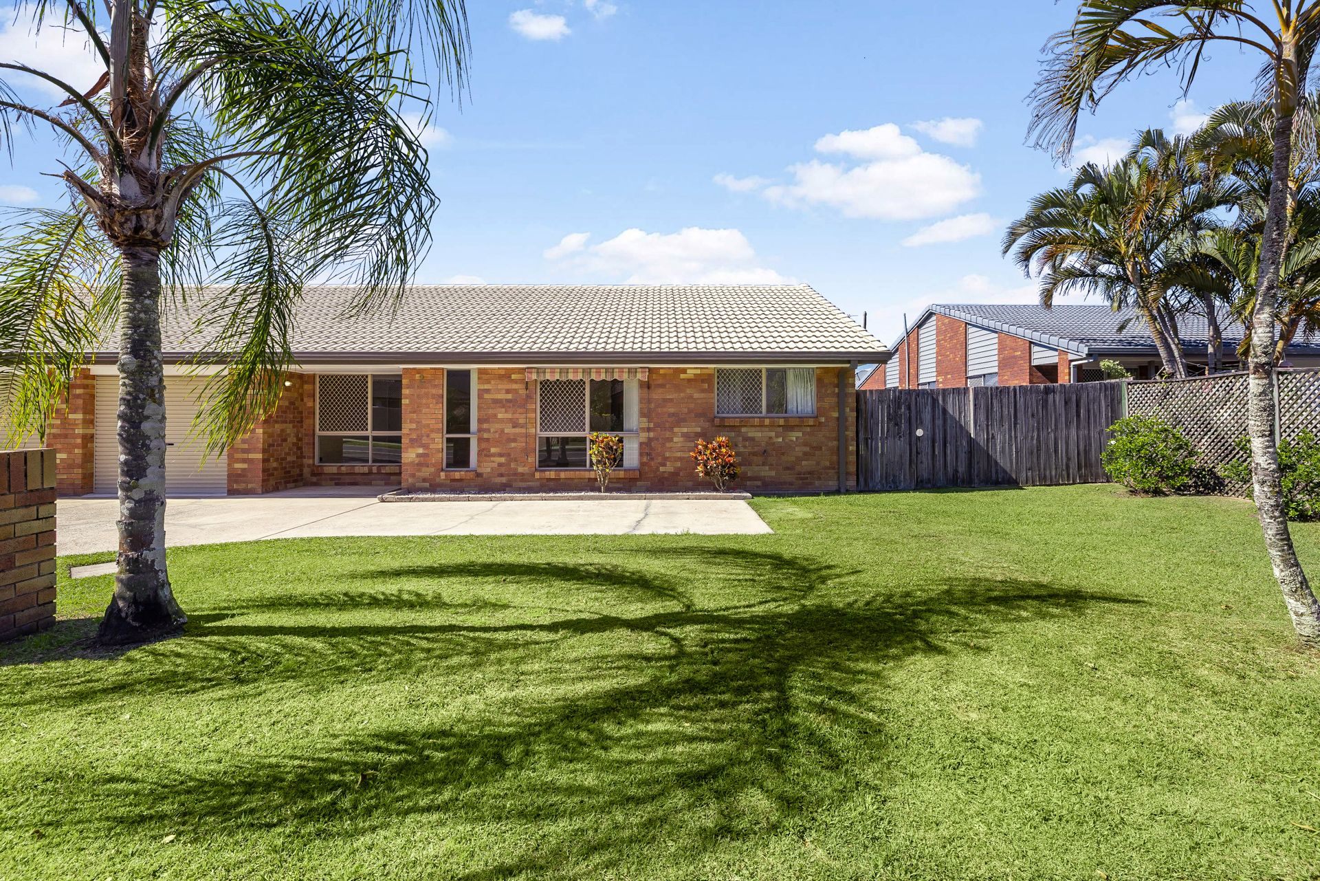 2/101 Goonawarra Drive — photo 3 of 17