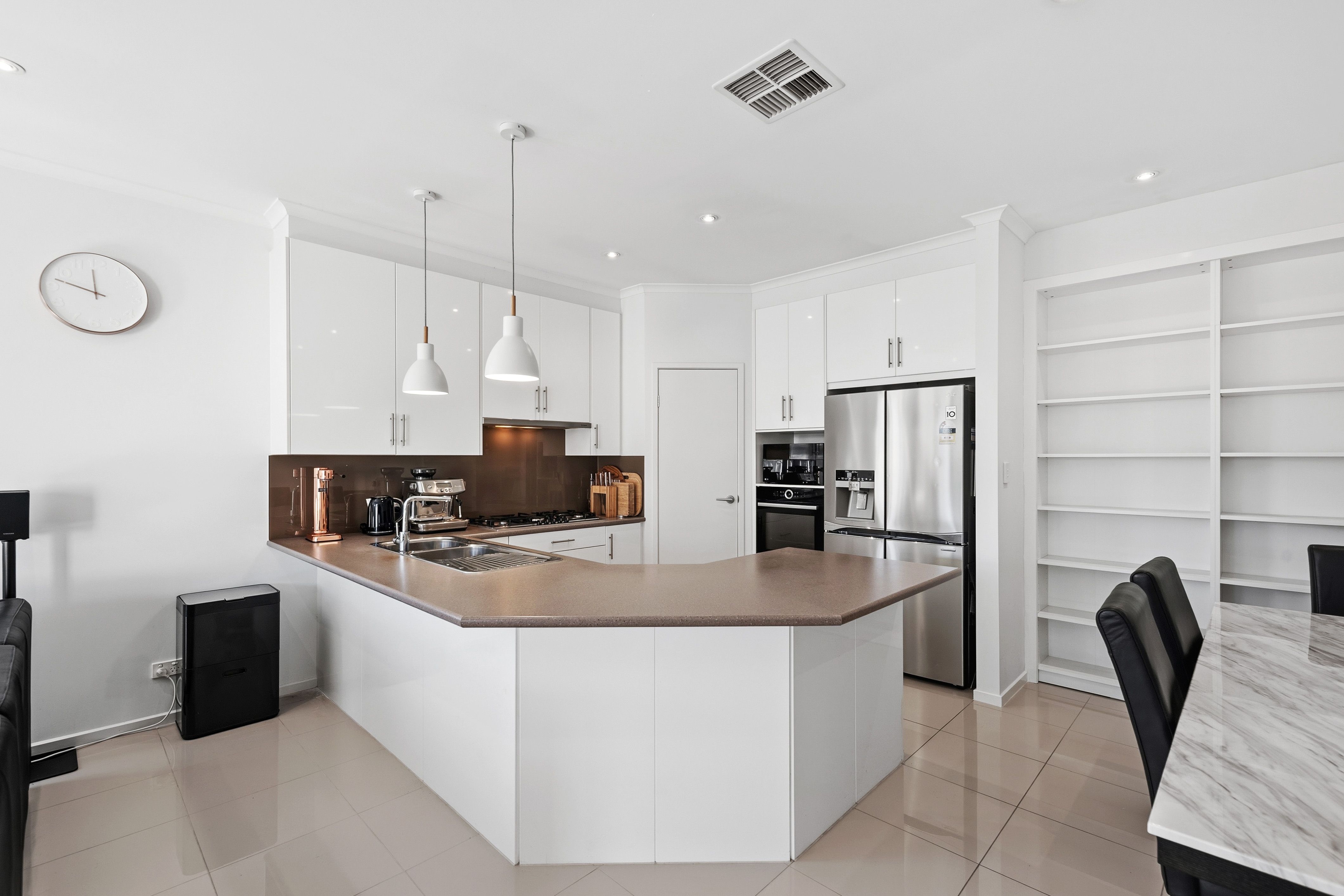 20 Warner Avenue — photo 4 of 18
