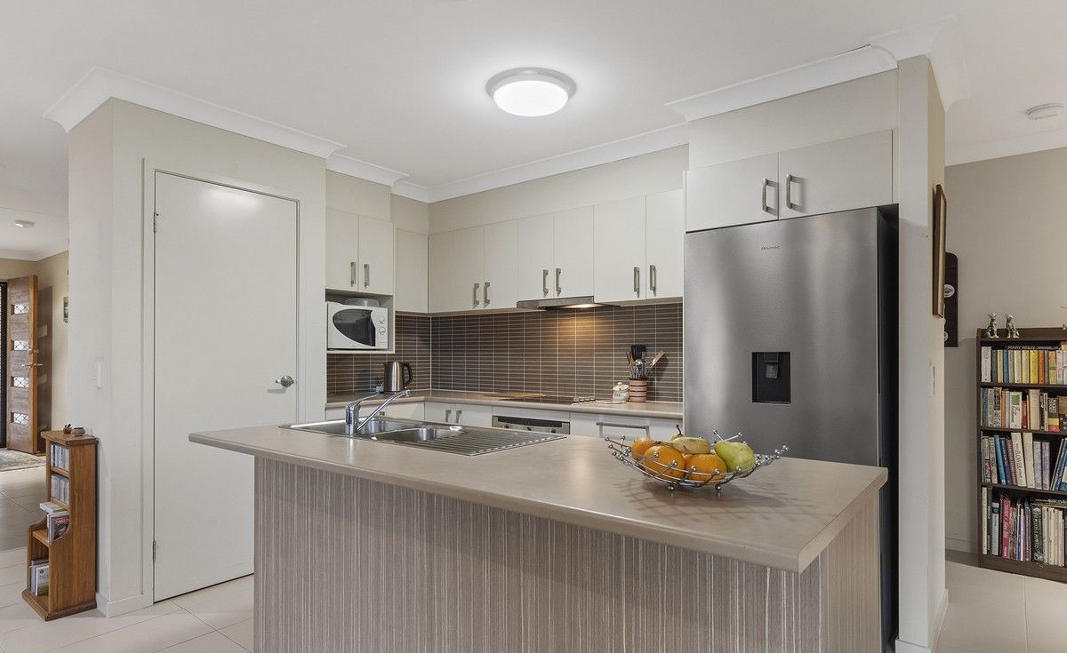 29 Shoalhaven Avenue, Pacific Pines, QLD 4211