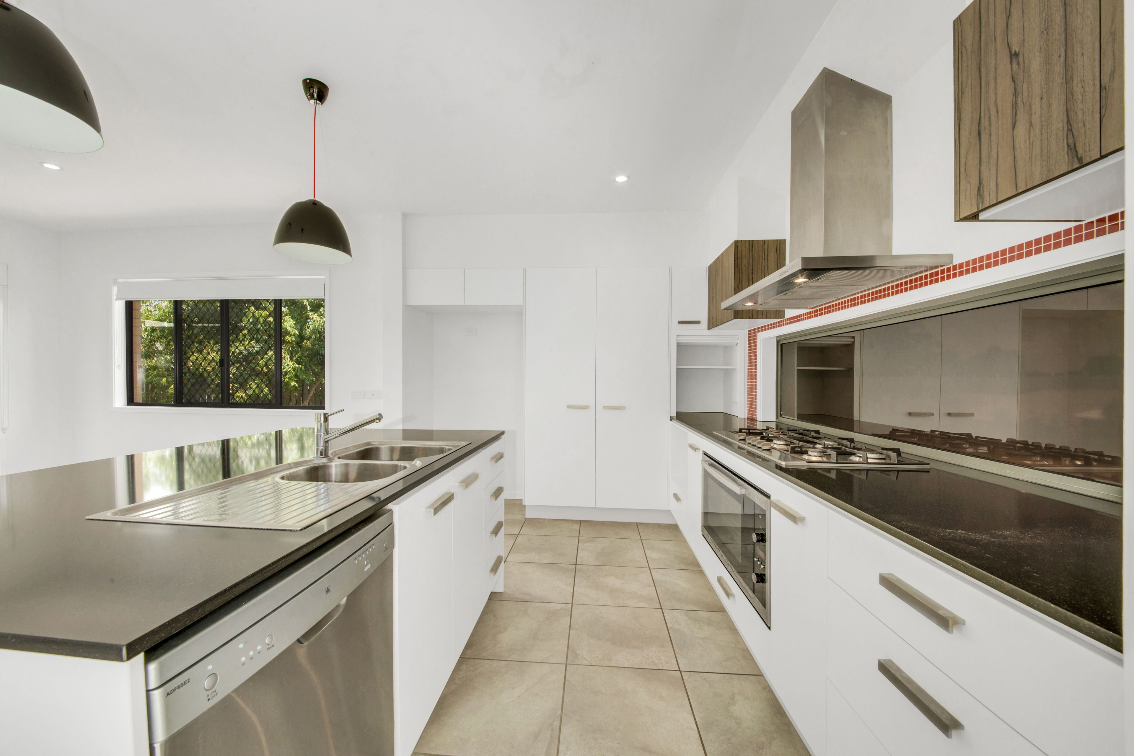 4 Isla Court, New Auckland, QLD 4680