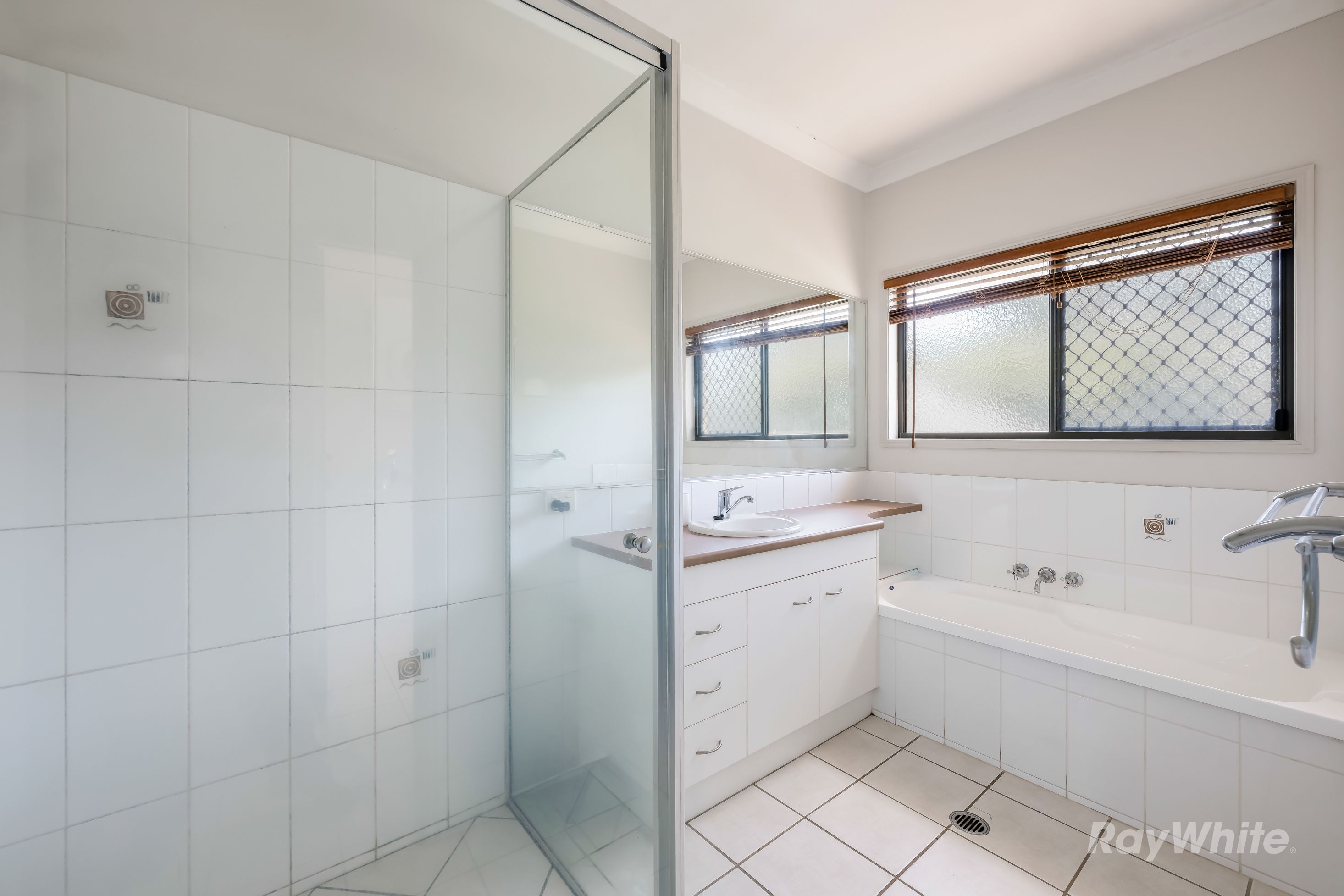13 Raewood Close — photo 17 of 30