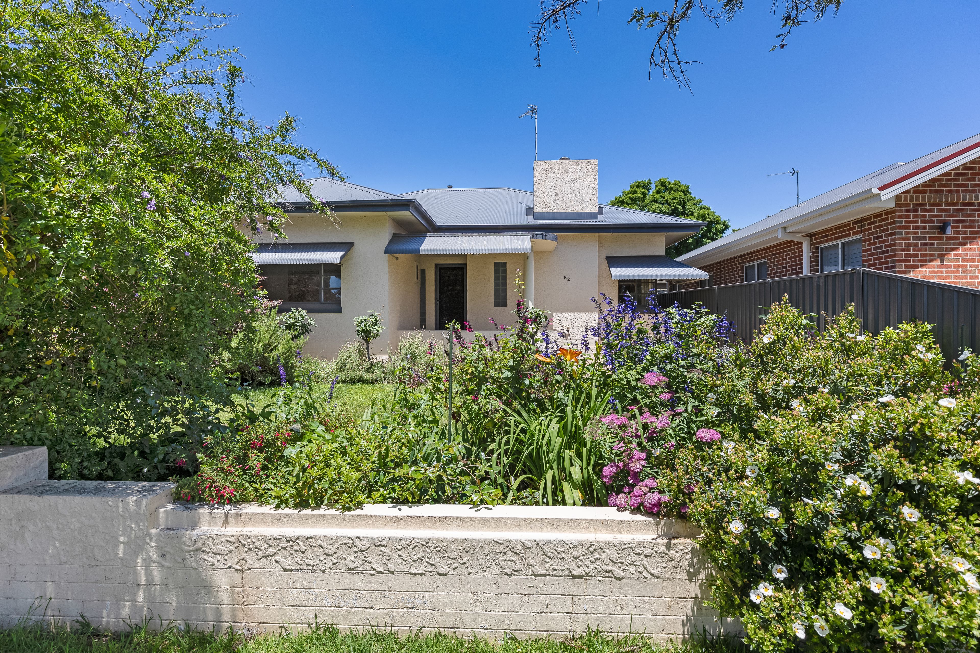82 Railway Street, Turvey Park, NSW 2650