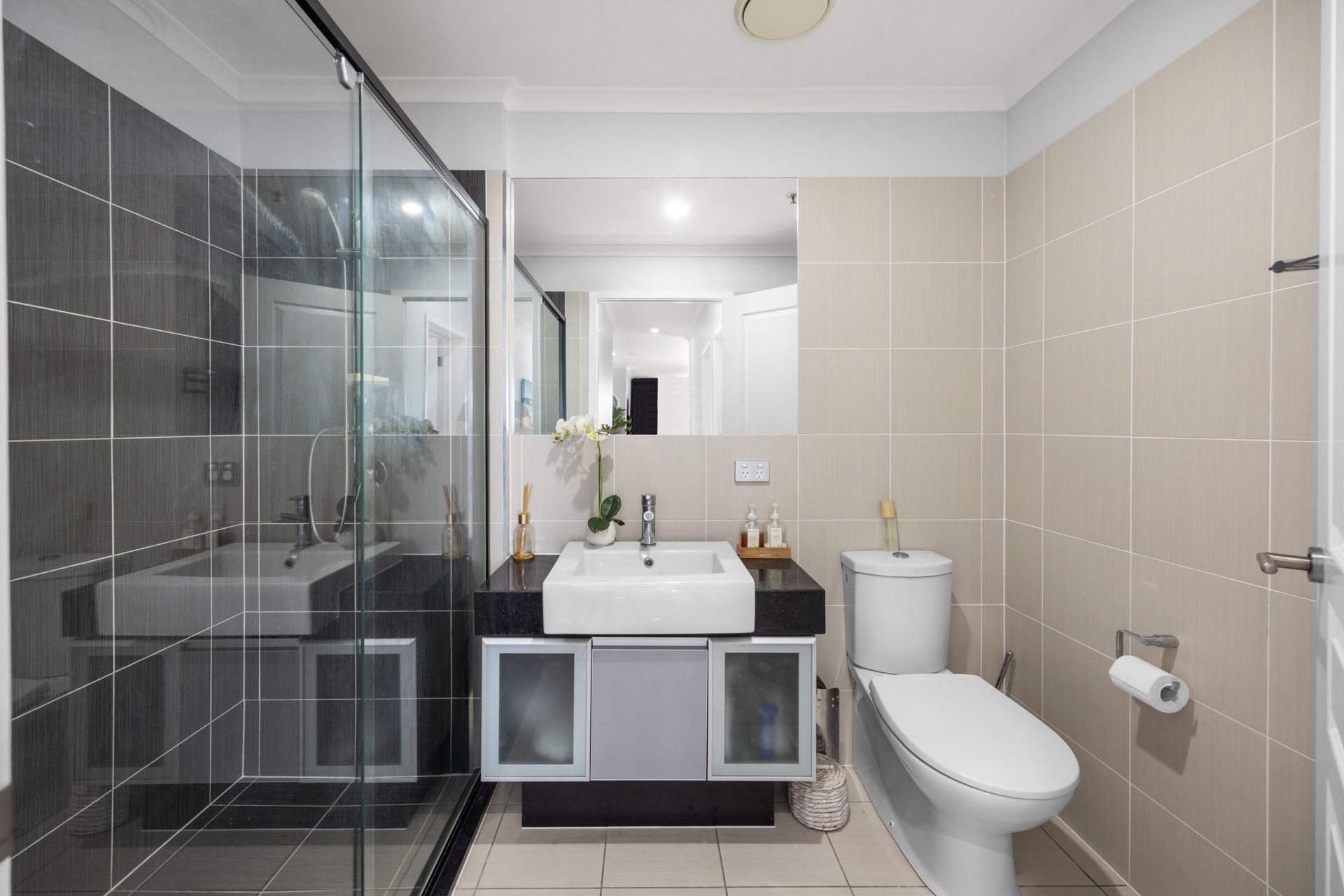 Unit 801/75 Landsborough Parade — photo 17 of 26