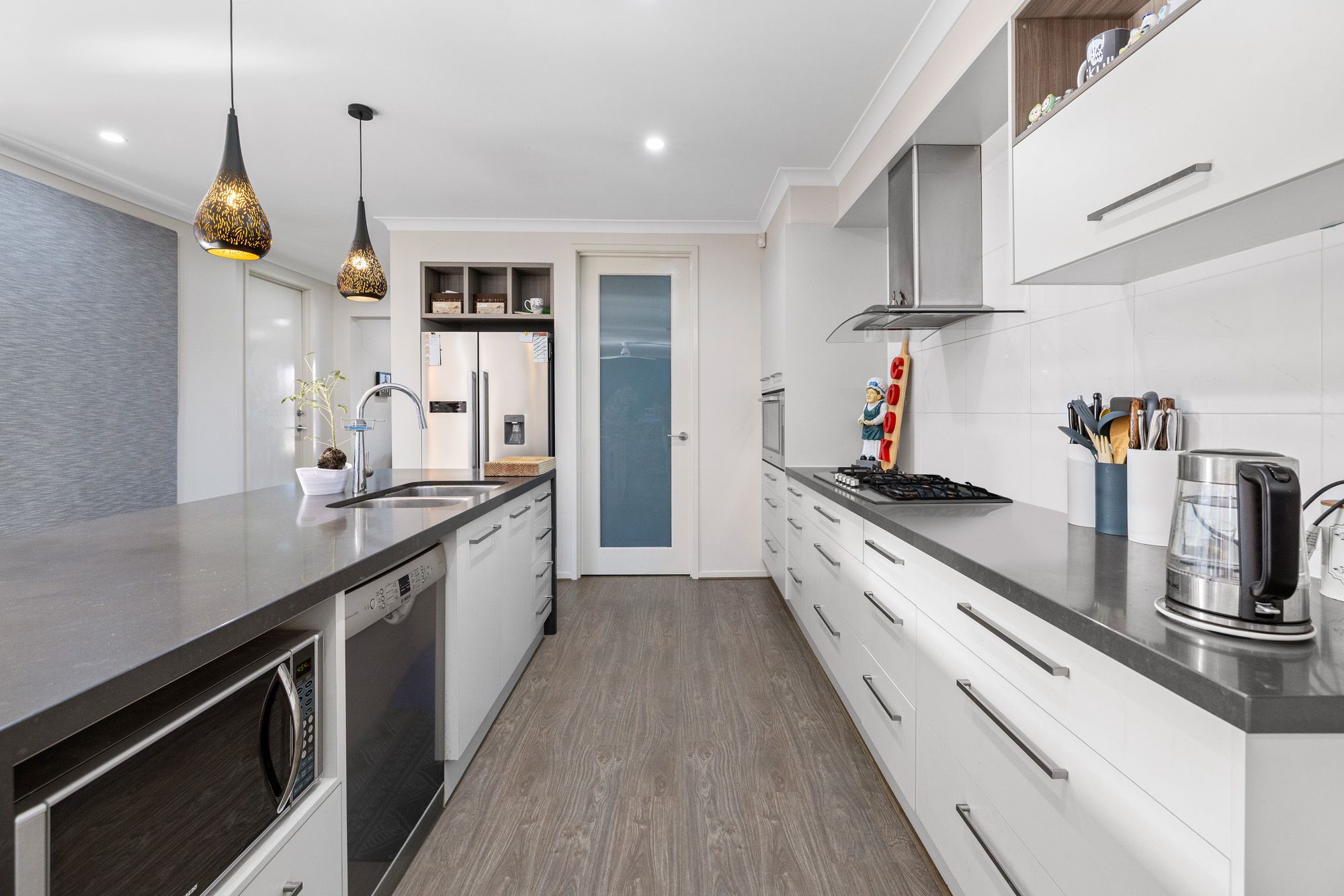 99 Holyoake Parade, MANOR LAKES, VIC 3024