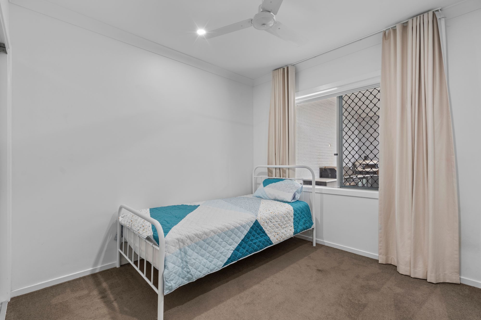 145 Ashwood Circuit — photo 11 of 21