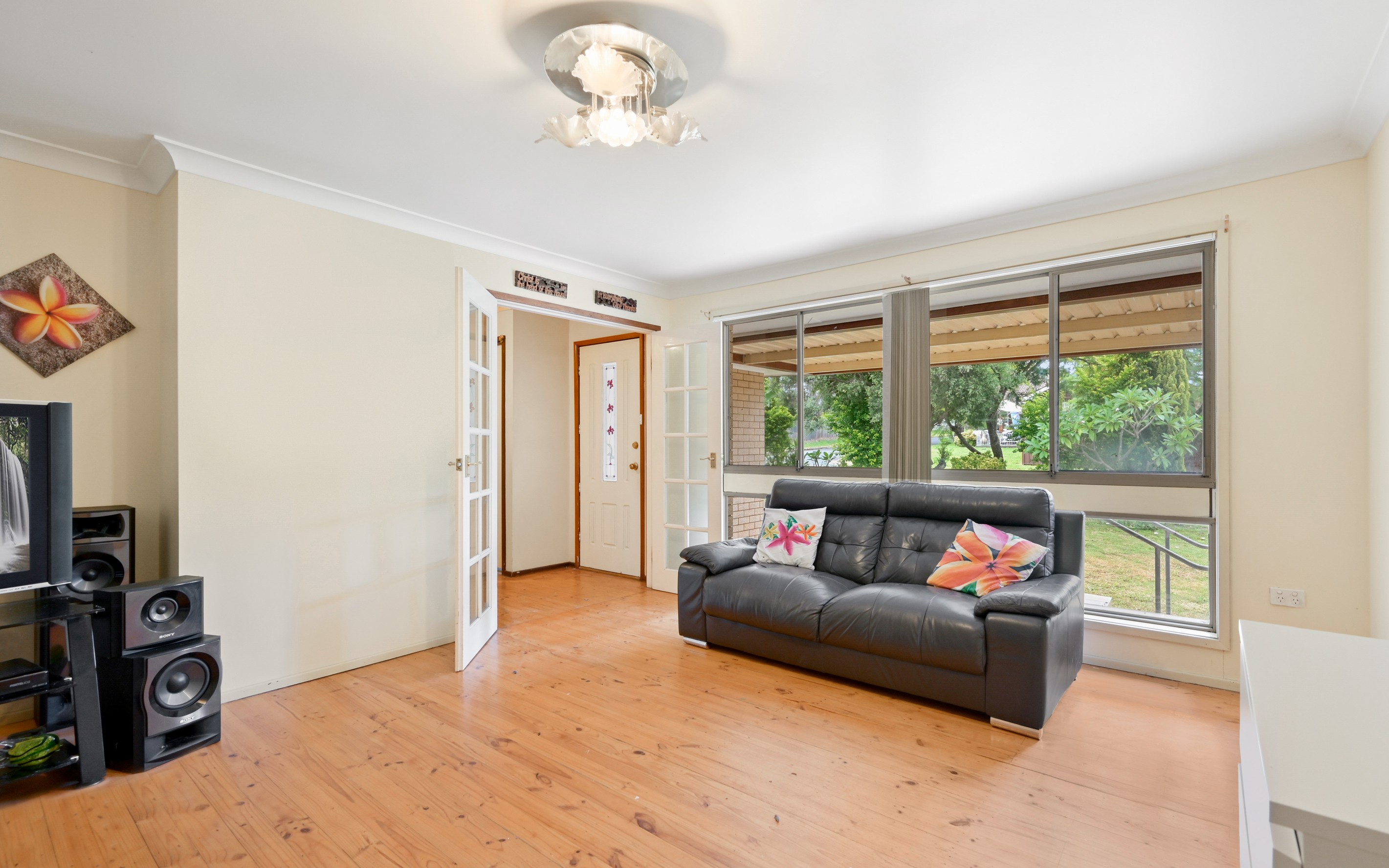 6 Bowerbird Avenue, Ingleburn, NSW 2565