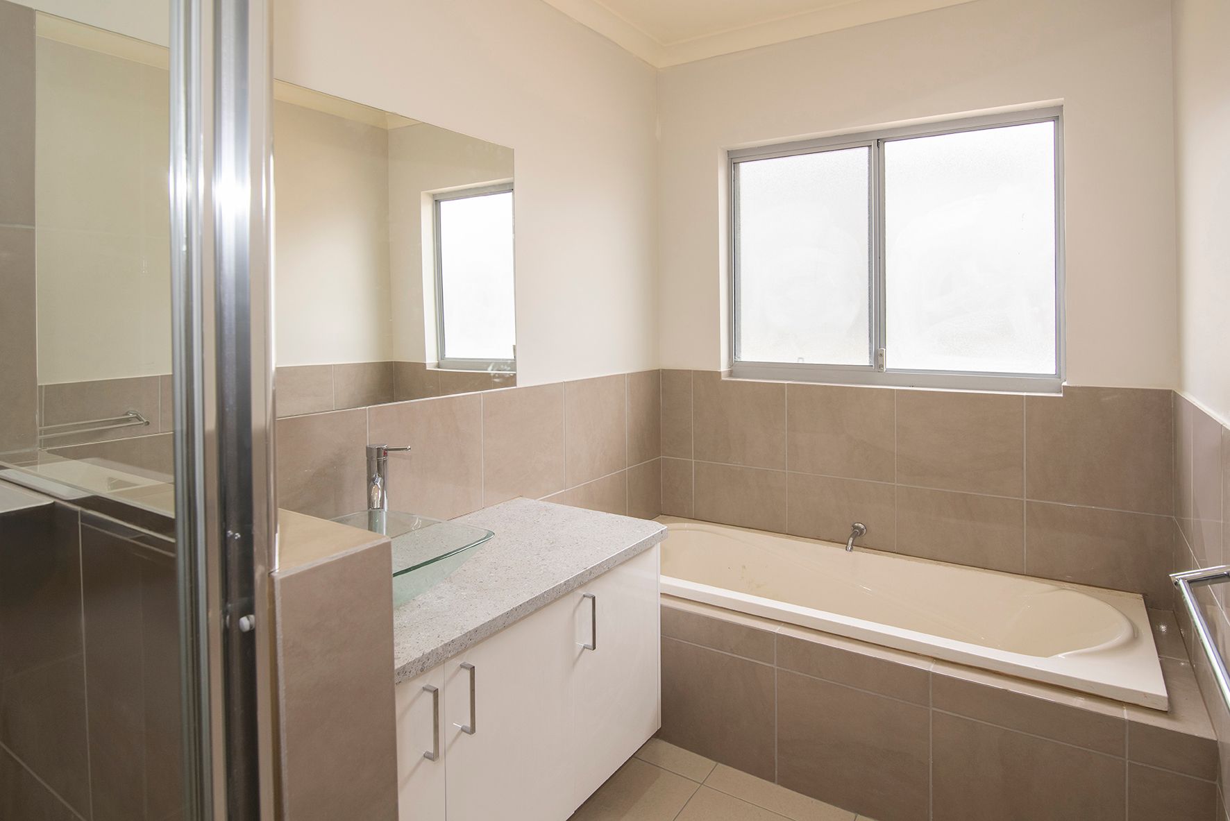 27 MacLaren Crescent — photo 9 of 13