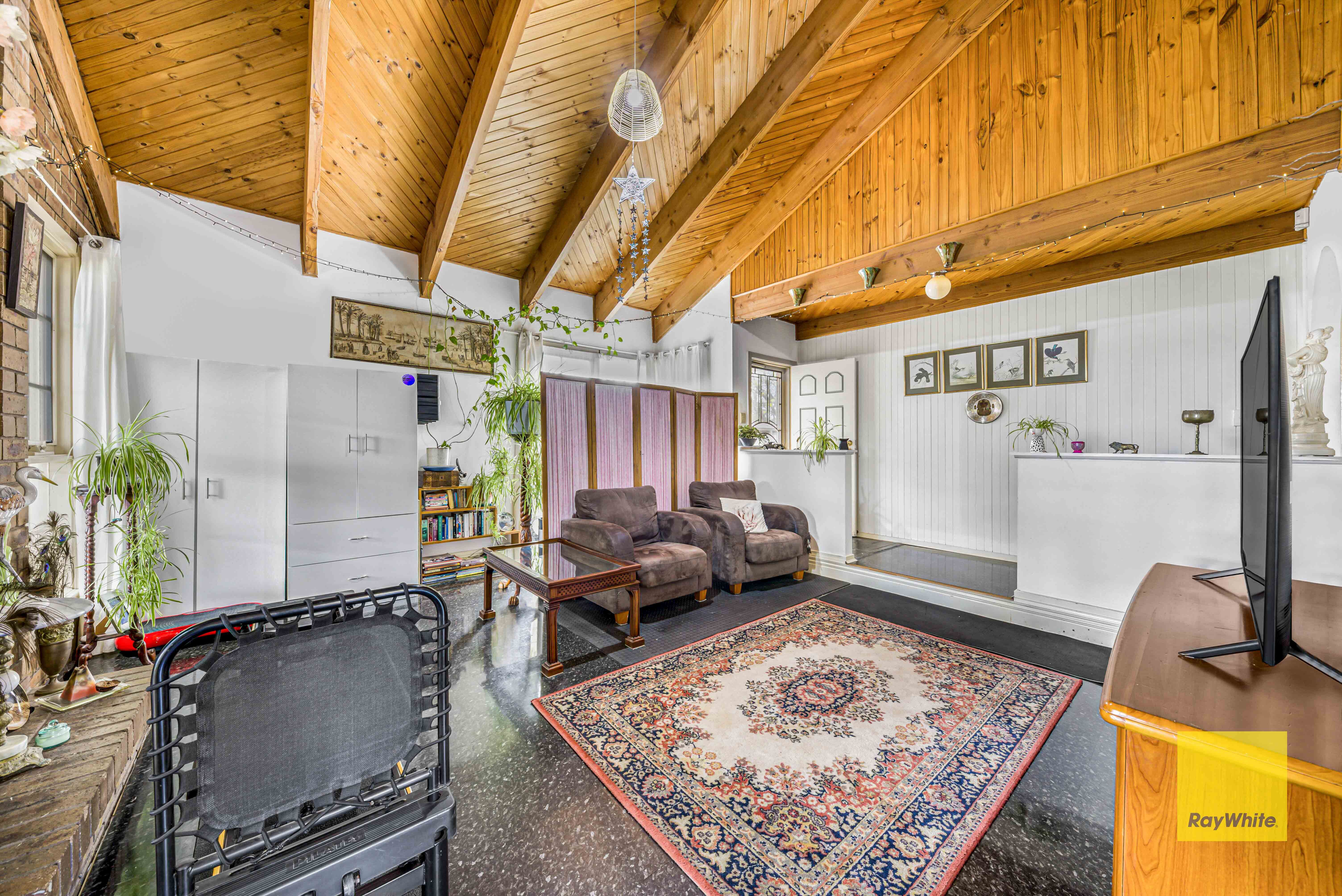 8 Adele Court — photo 7 of 23