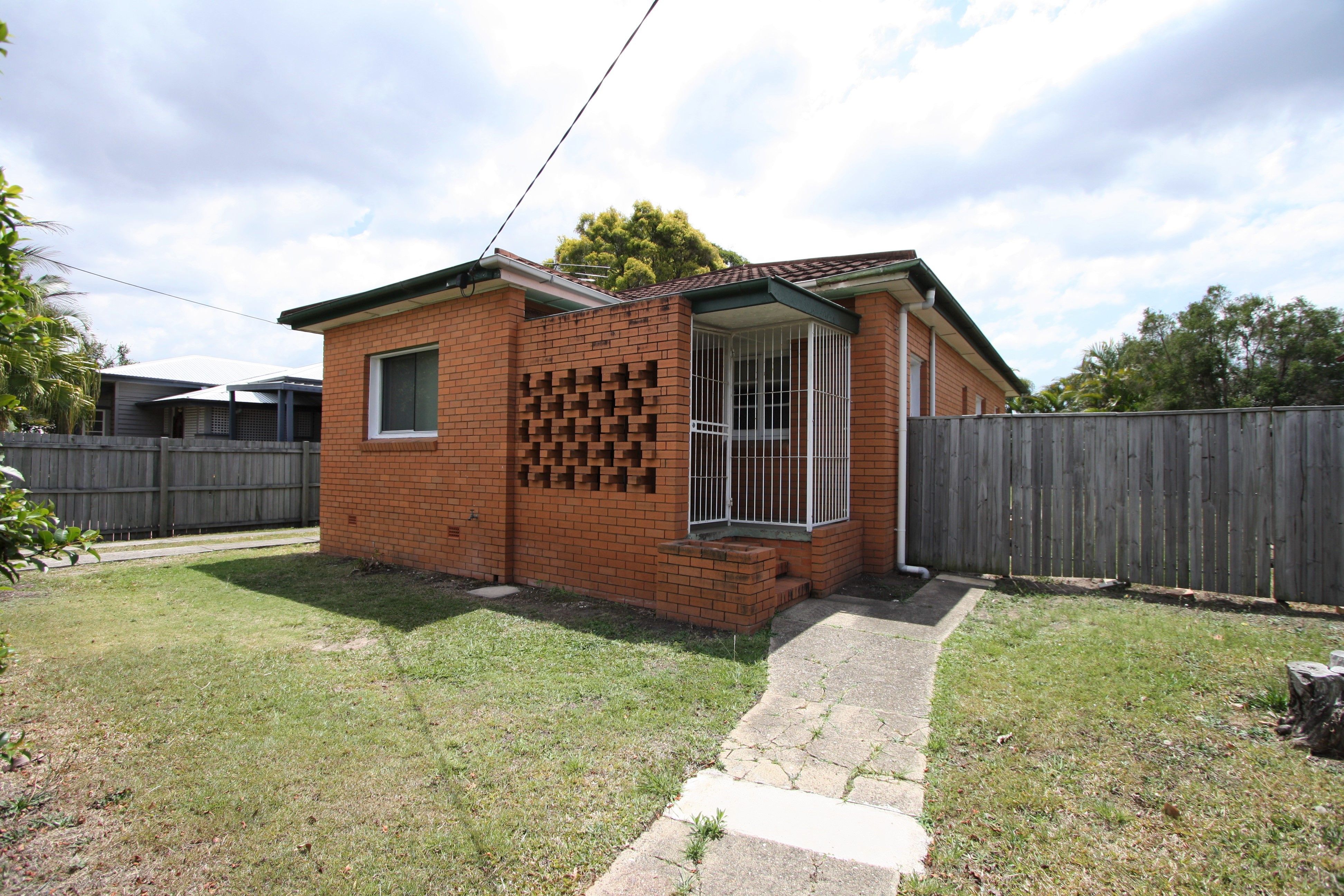 80 Broadwater Road — photo from Ray White Holland Park