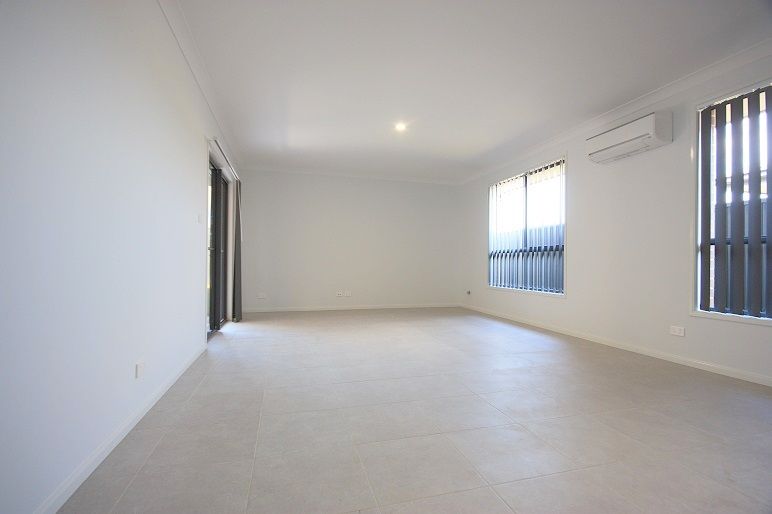 7 Fleming Street, Spring Farm, NSW 2570