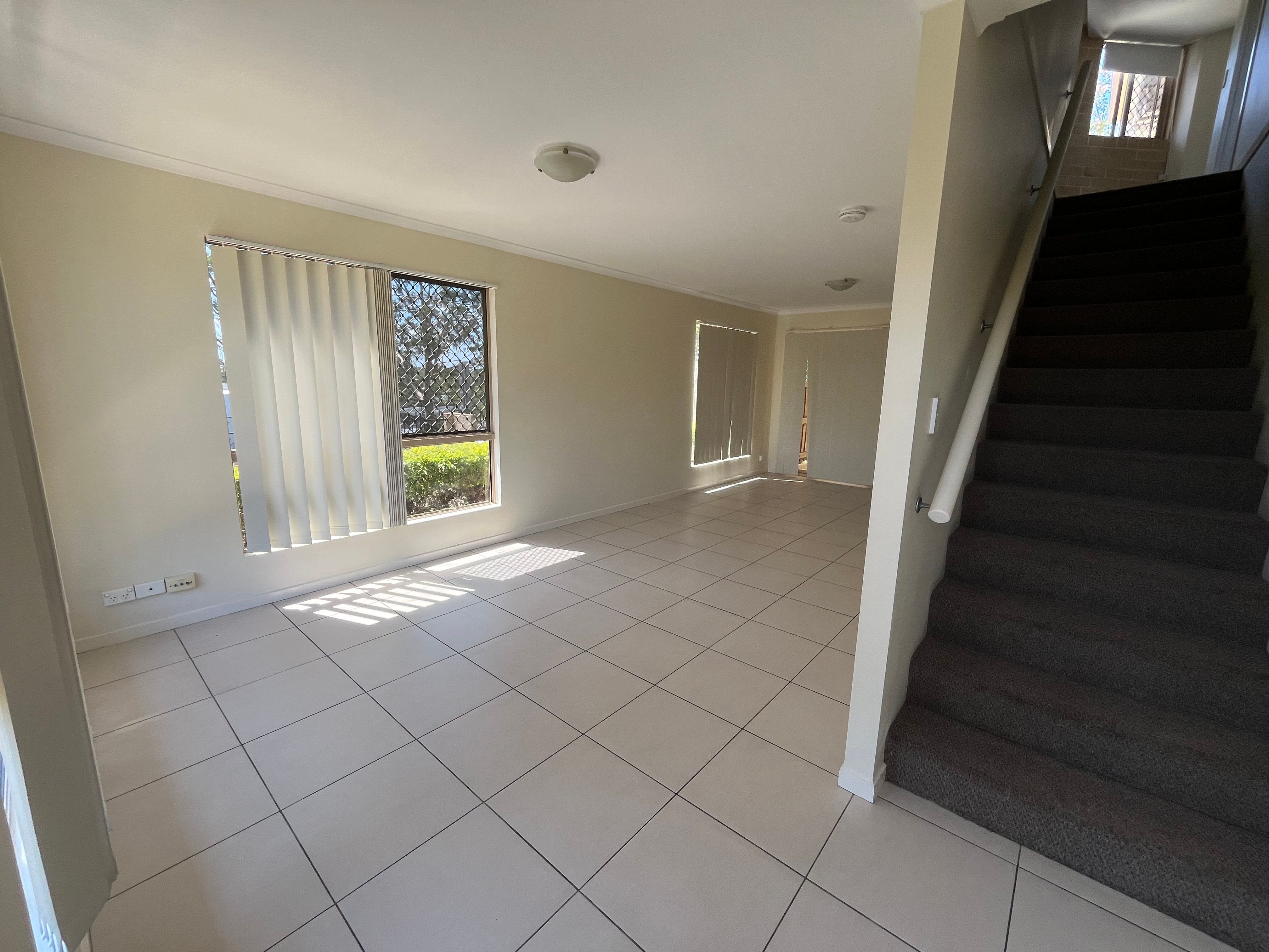 1/25 Law Street South, Redbank, QLD 4301