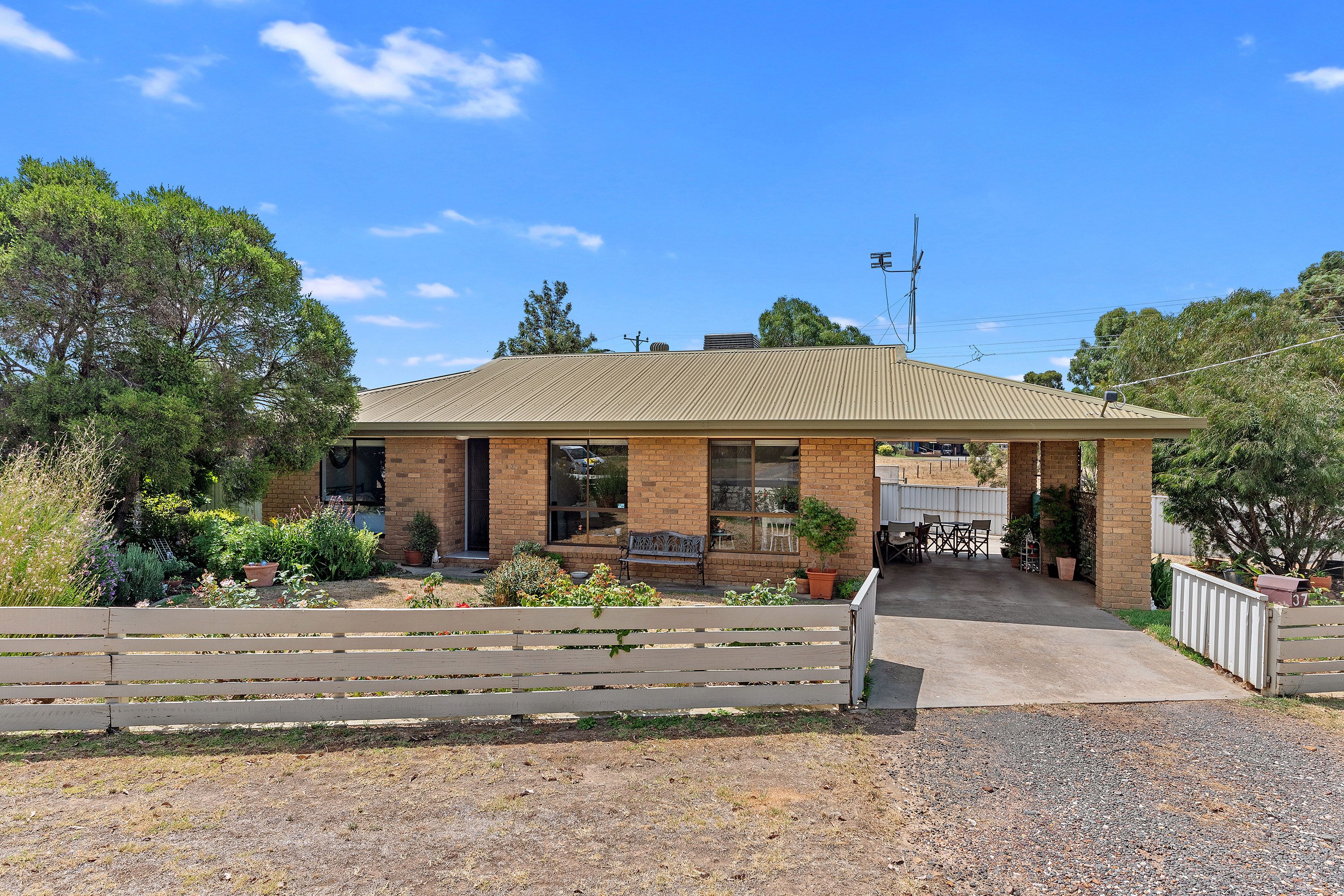 37 Arblaster Street, California Gully VIC 3556