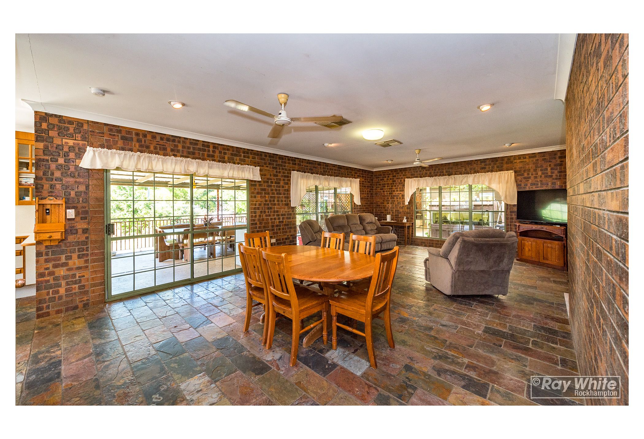 33 Rhys Avenue, The Caves, QLD 4702