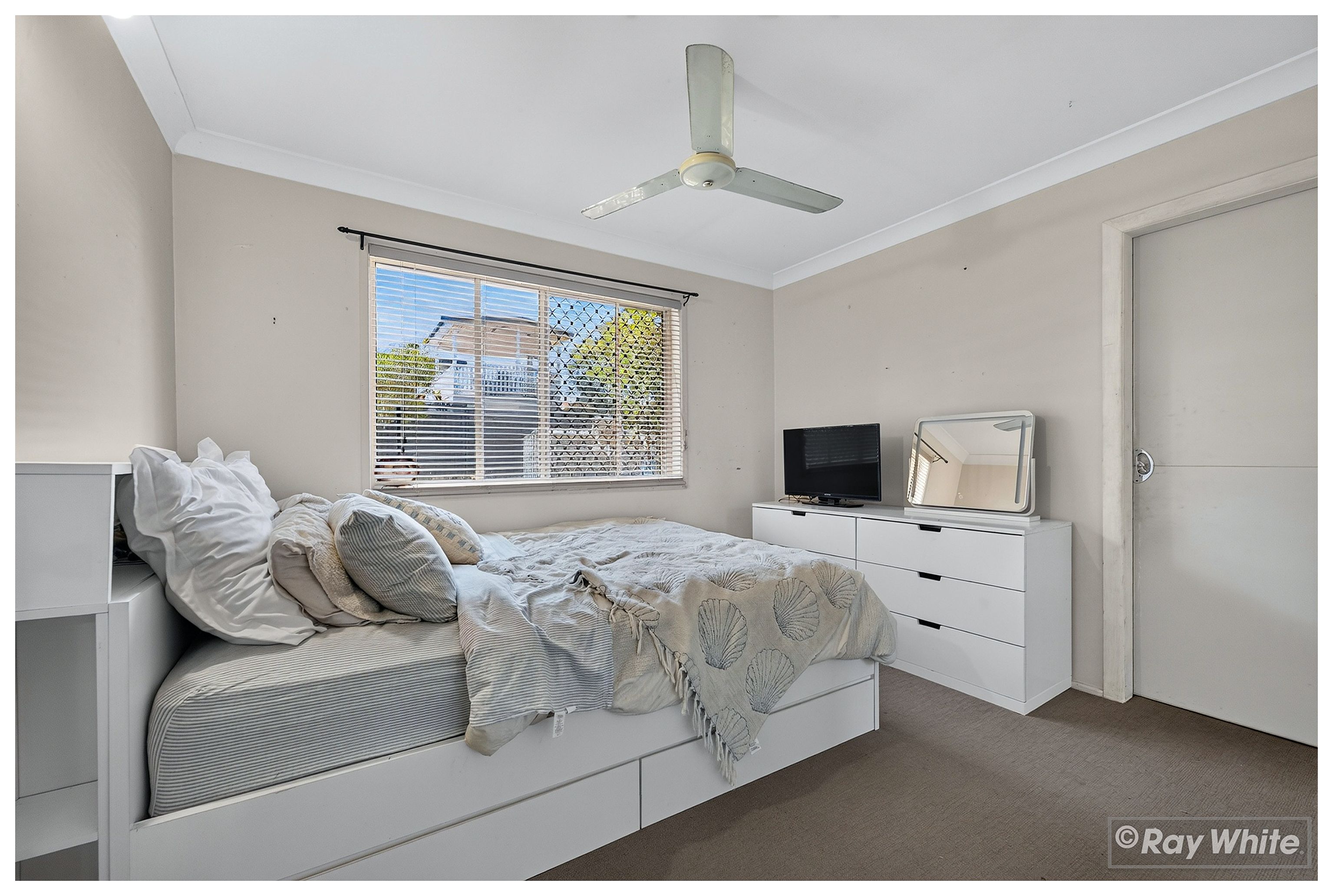 382 Feez Street — photo 13 of 29