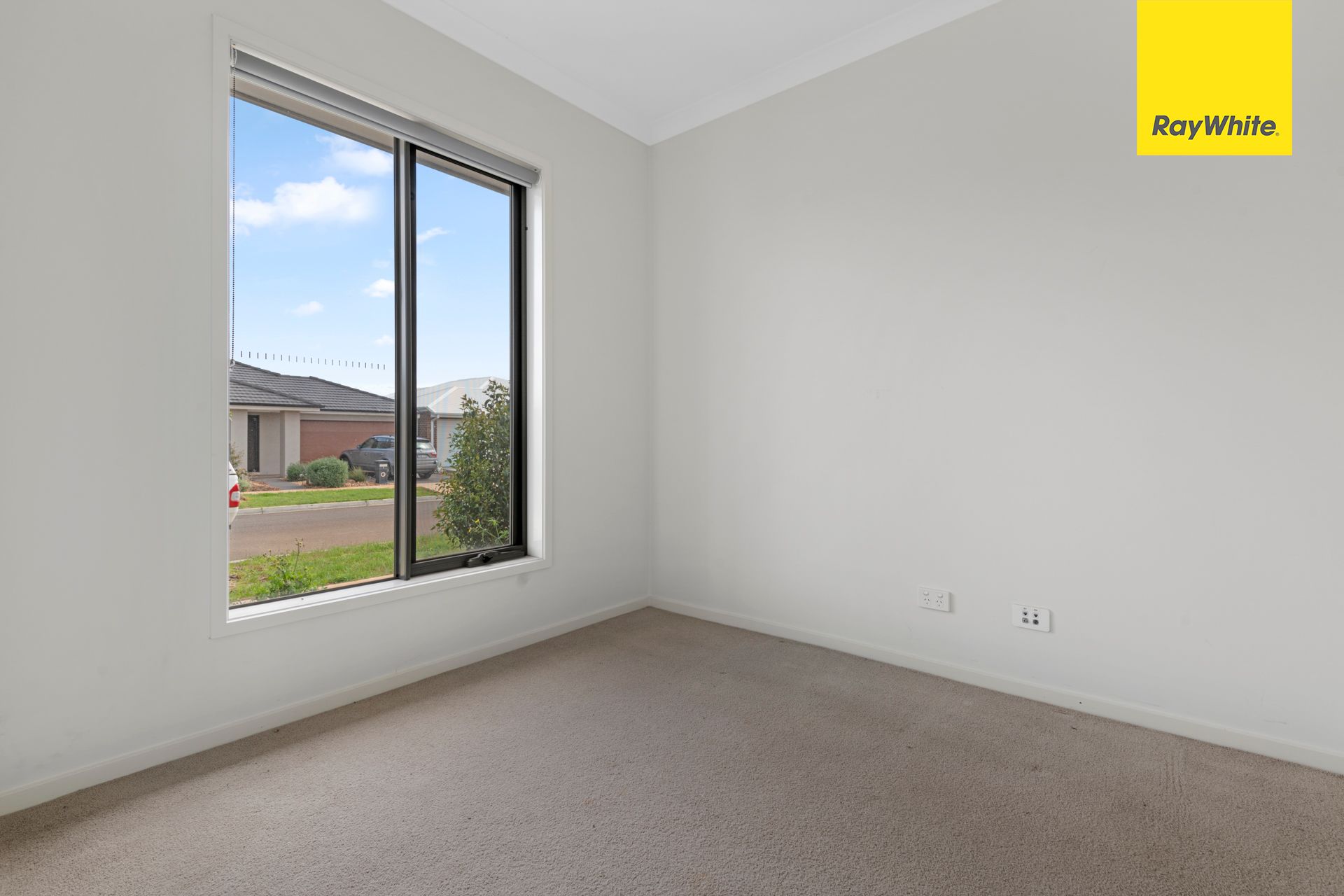 4 Kirkham Drive, THORNHILL PARK, VIC 3335