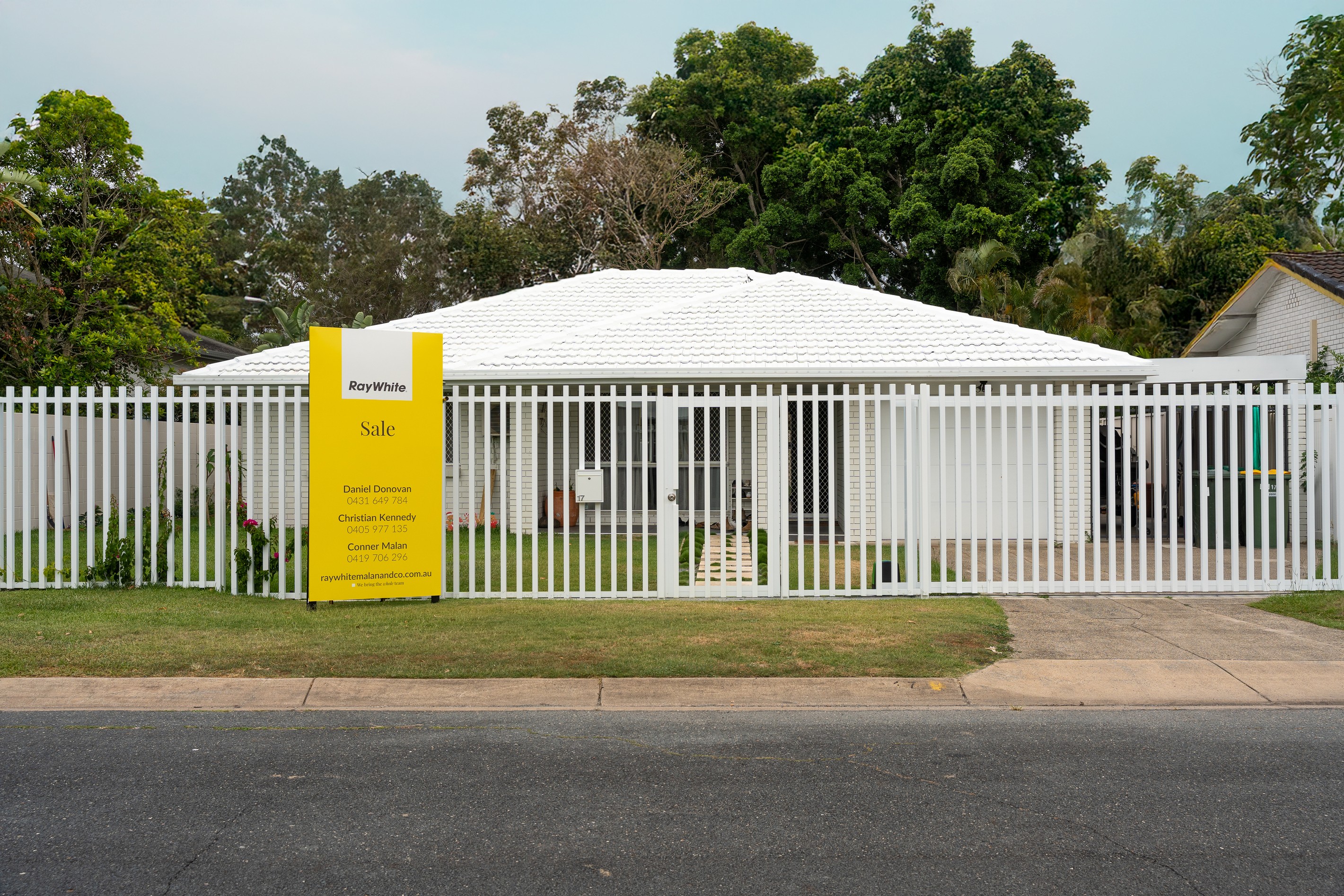 17 Oriana Drive, Mermaid Waters, QLD 4218