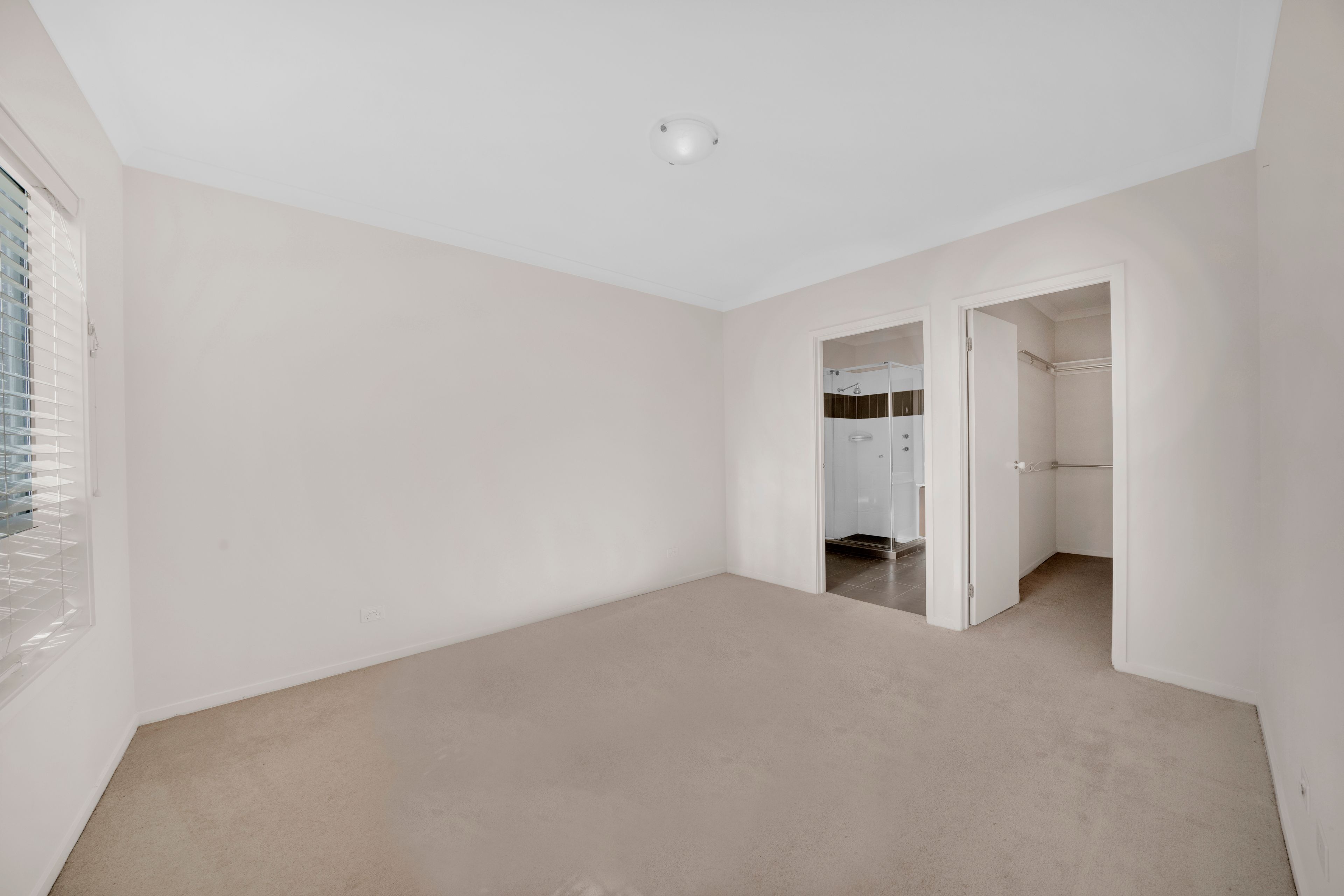 28 Lockhart Street — photo 10 of 17