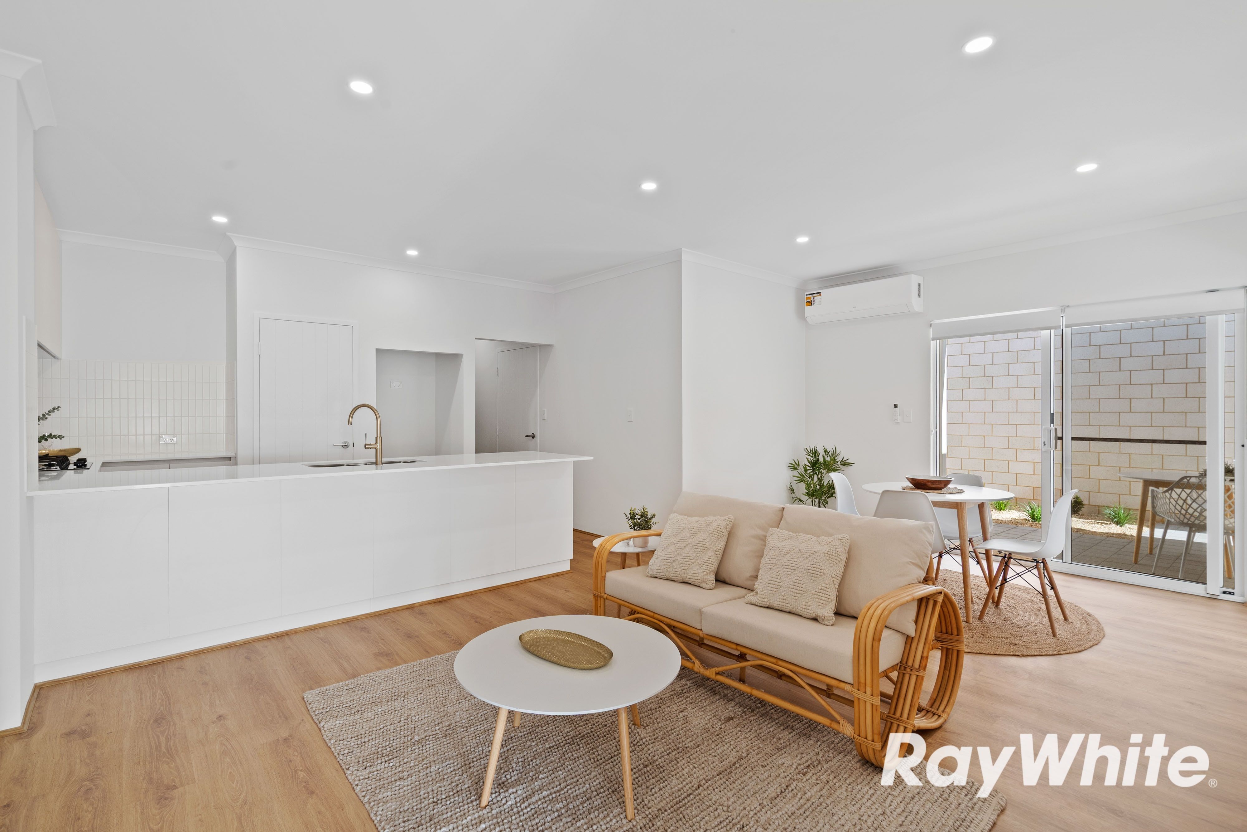 23/101 Oakleigh Drive — photo 6 of 19