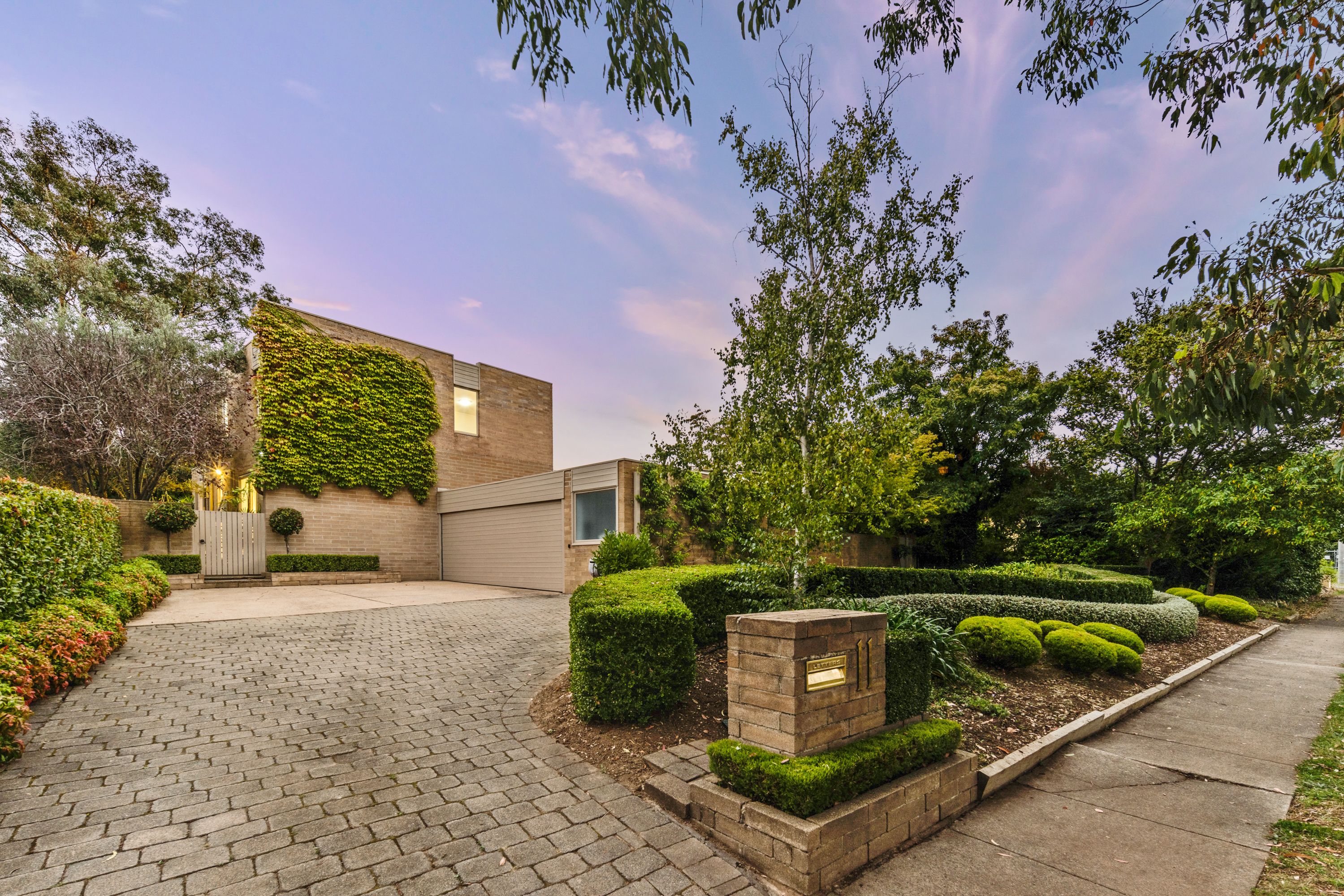 11 Belconnen Way, Weetangera, ACT 2614