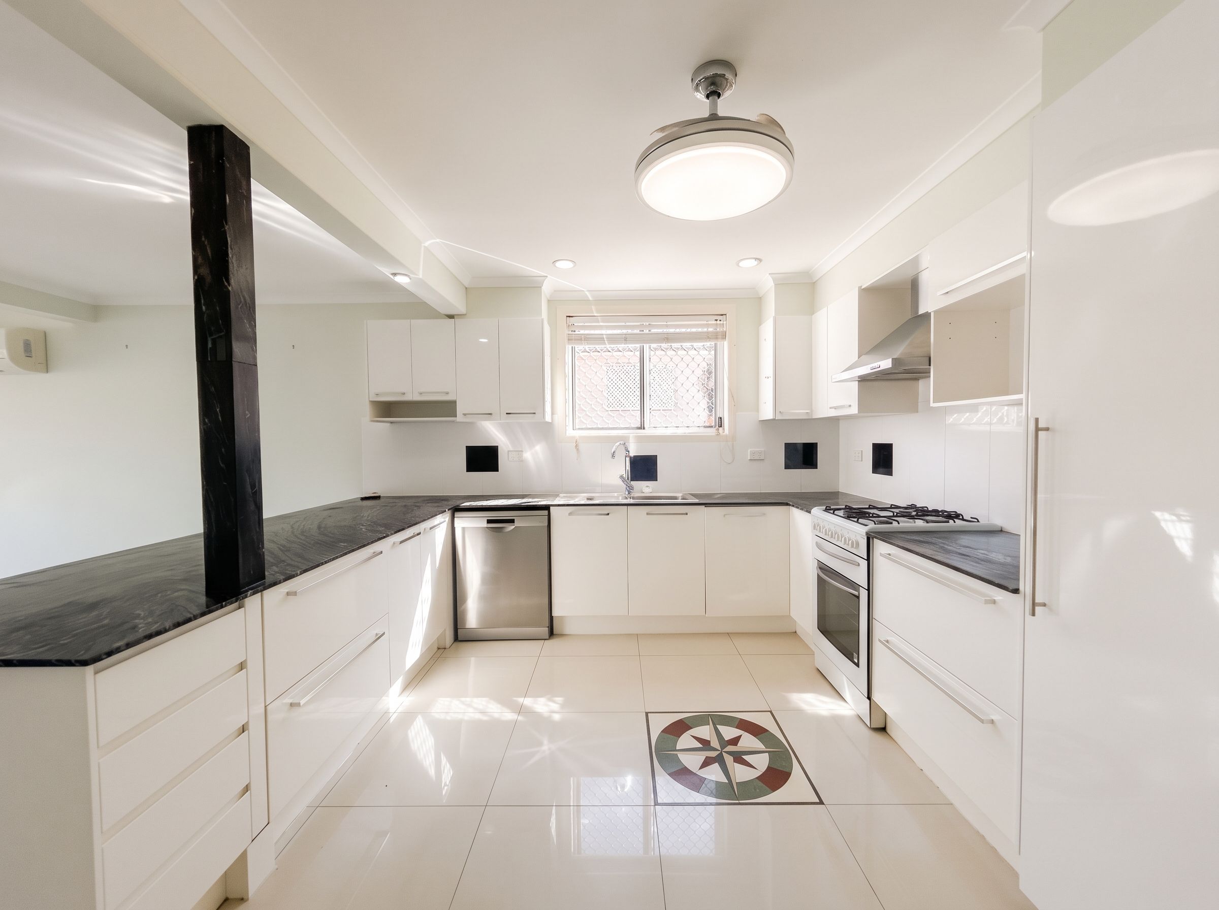 7/7 Holland Street — photo 3 of 12