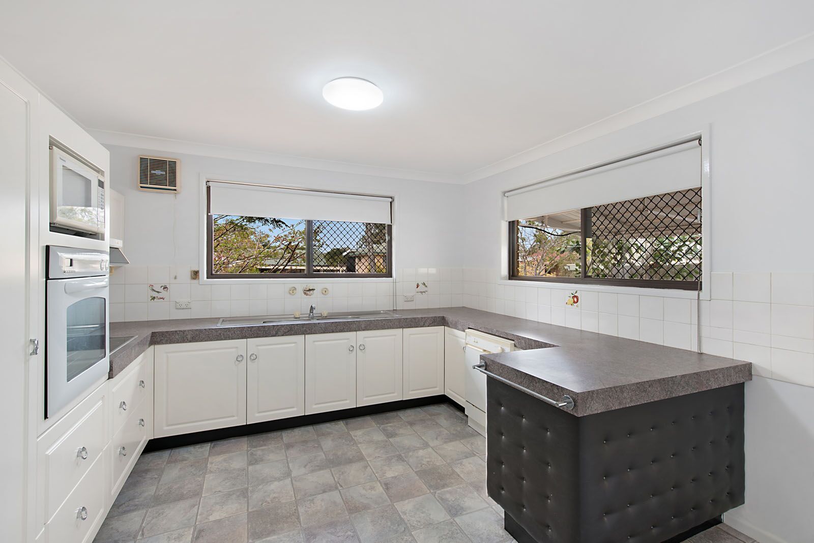 27 Holder Street, Wishart, QLD 4122