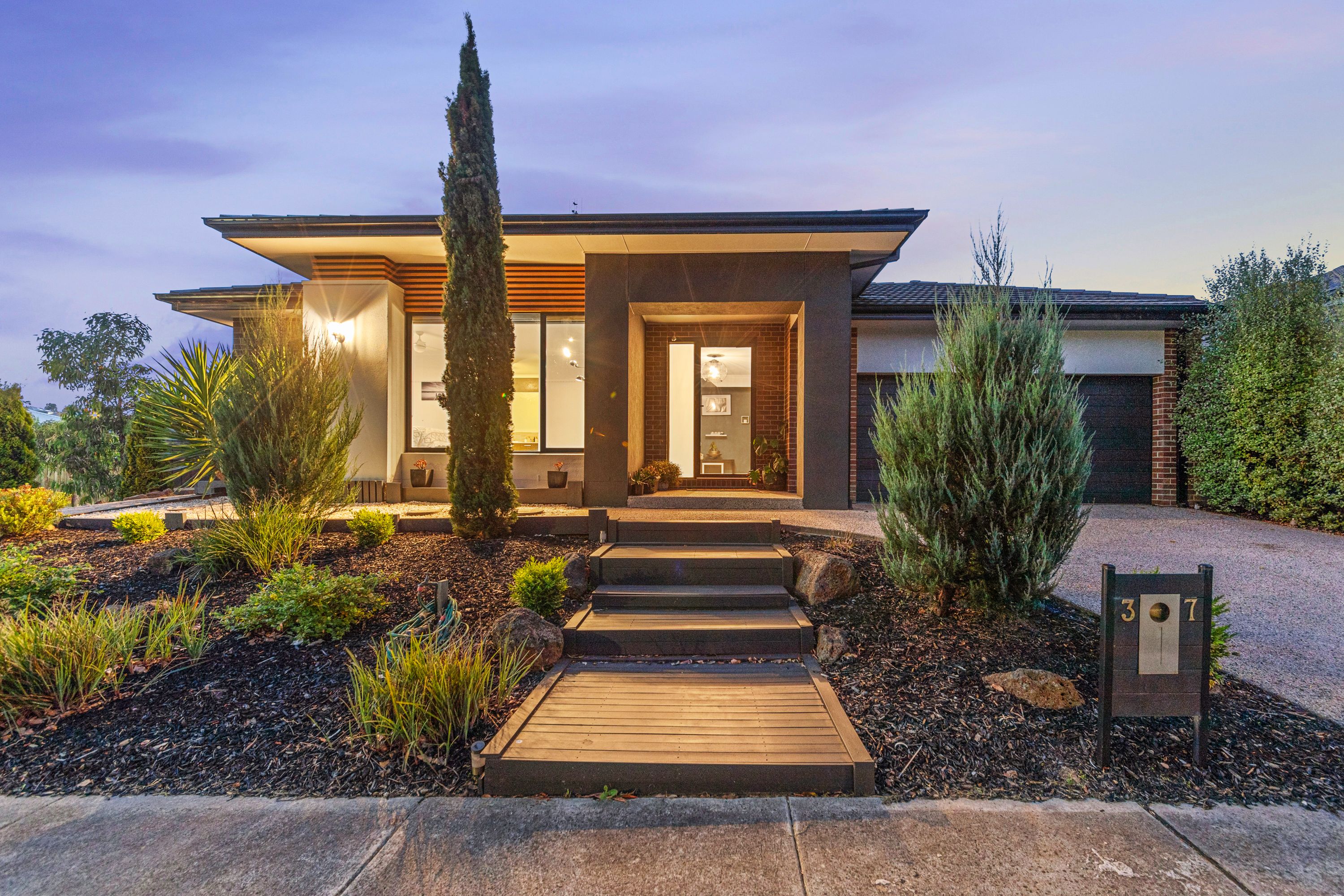 37 Vantage Drive, Pakenham VIC 3810