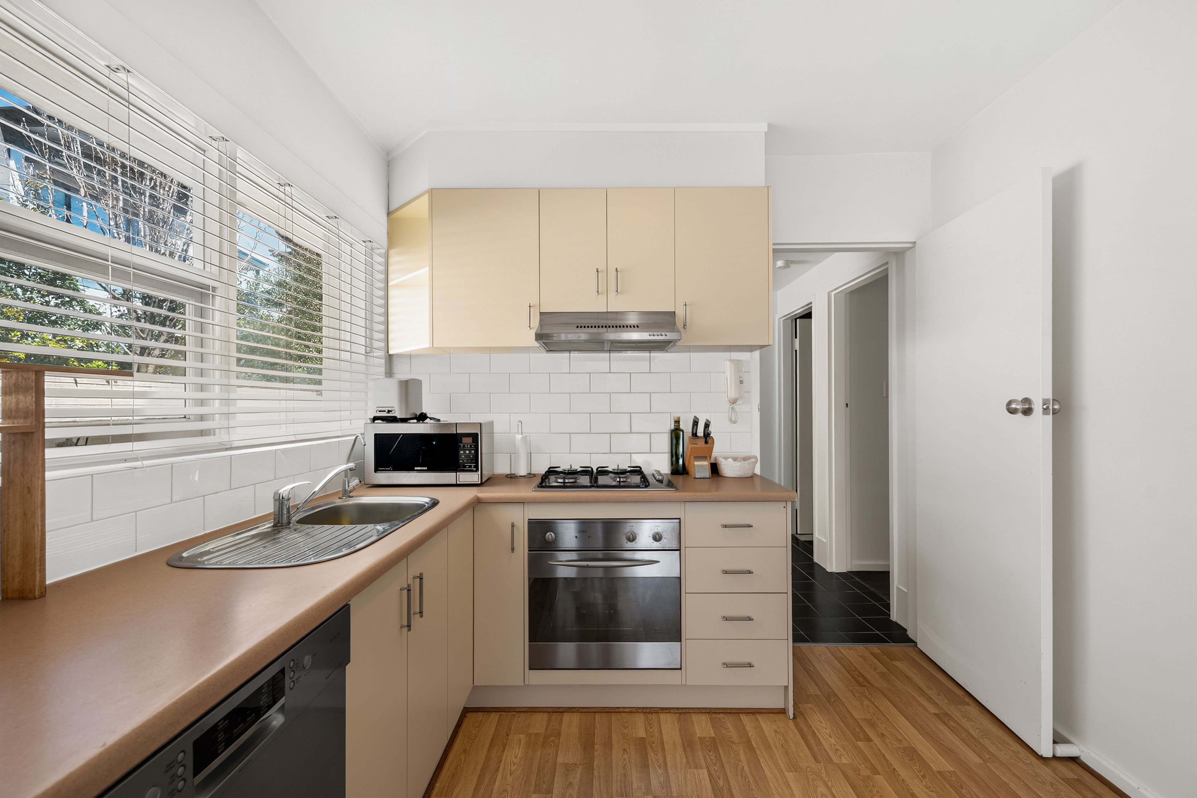 1/11 Edward Street — photo 7 of 14