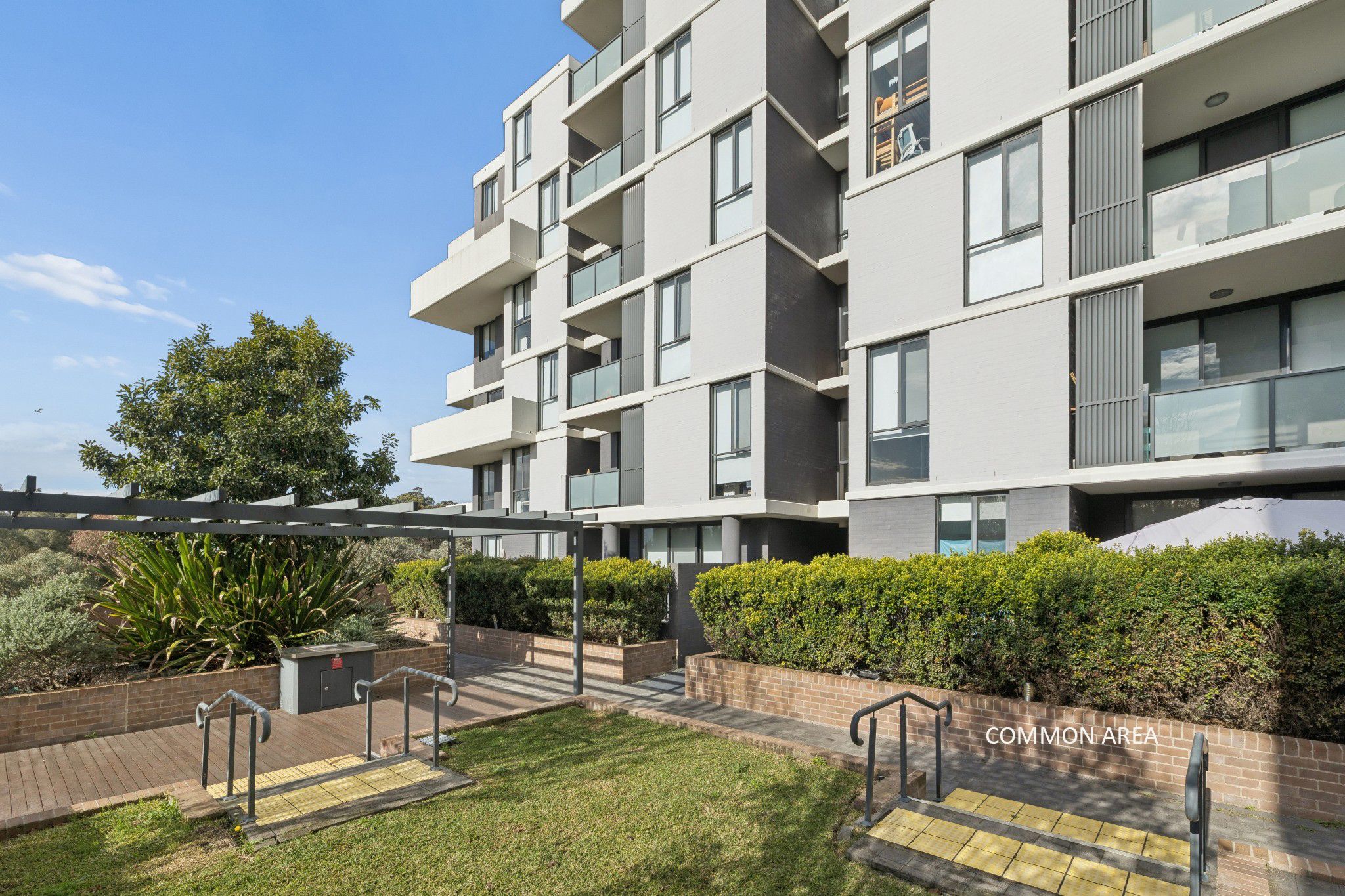528/1 Vermont Crescent — photo 14 of 17