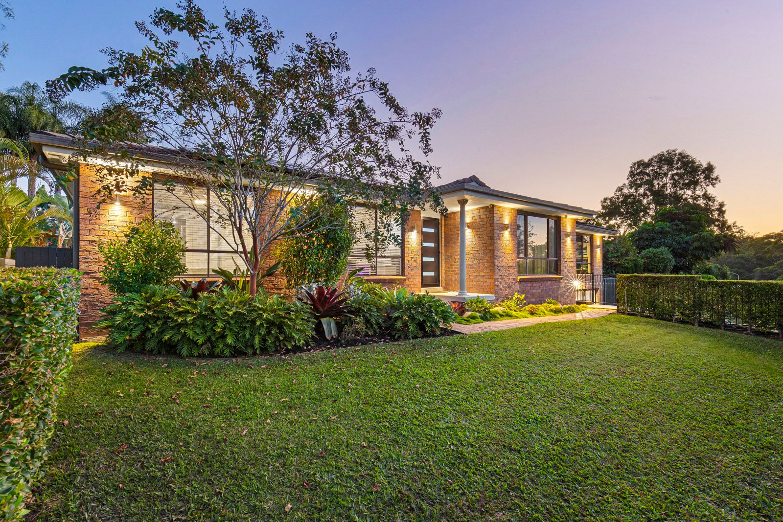 8 Lexington Drive, Worongary, QLD 4213