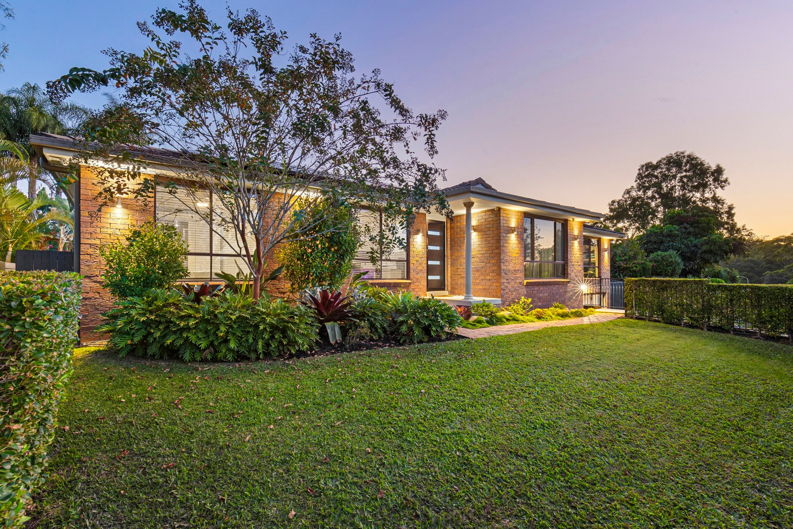 8 Lexington Drive, Worongary, QLD 4213