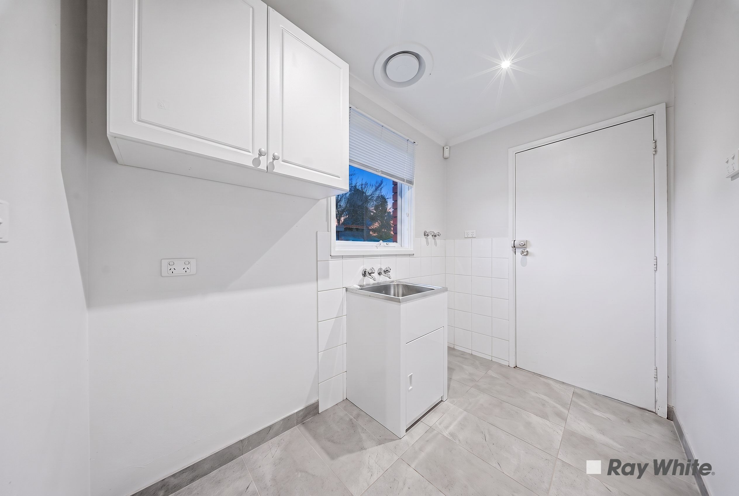 236 Gladstone Road — photo 17 of 25