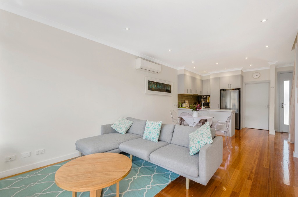 2/23 Mcbain Street, Altona, VIC 3018