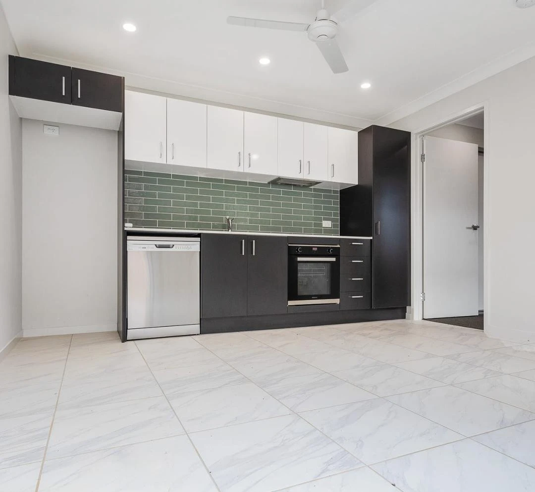 2/1 Silurian Lane, Kallangur, QLD 4503